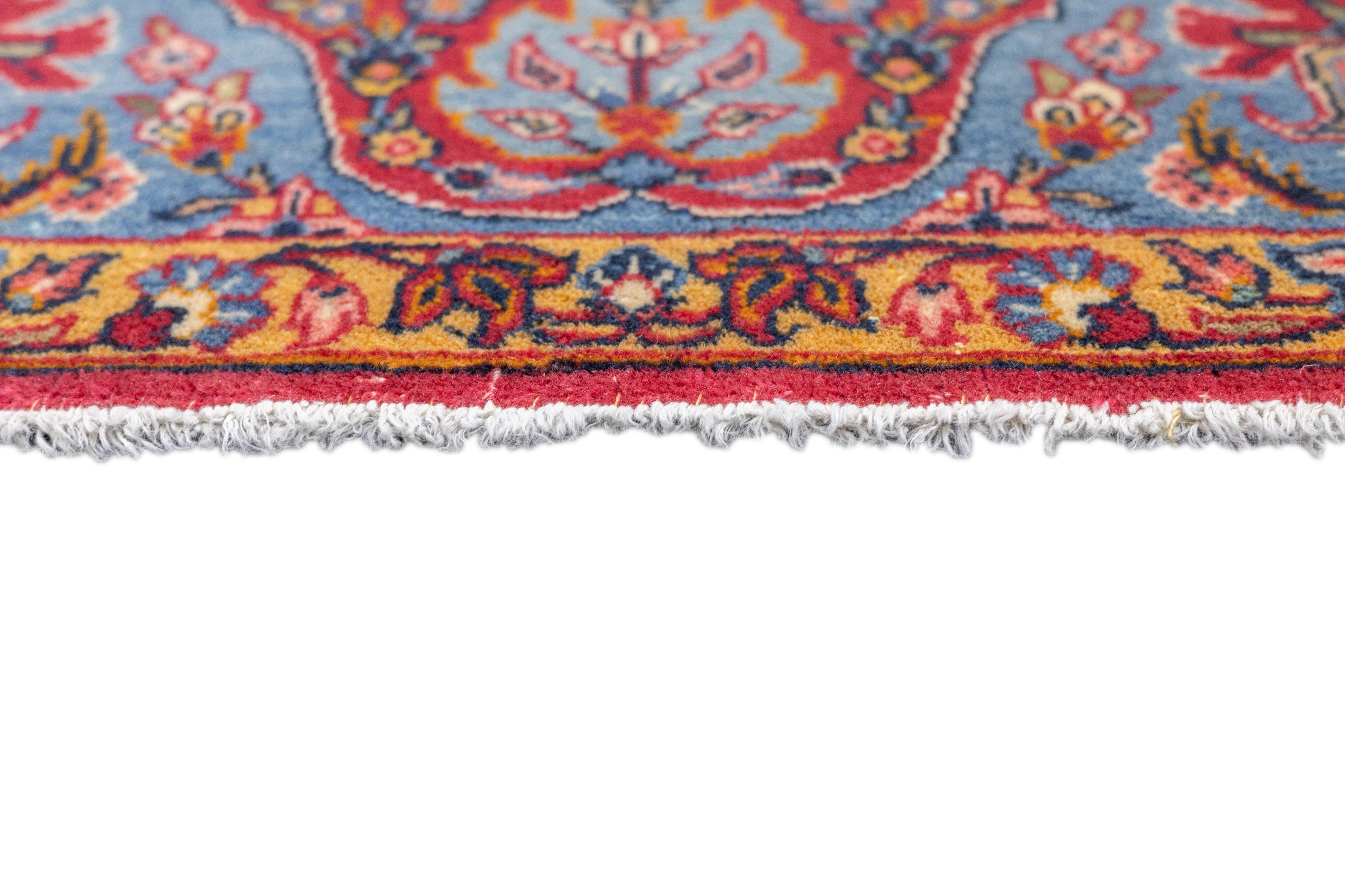 Antiker Qum-Teppich 4'5'' x 7'1'' im Zustand „Gut“ im Angebot in New York, NY