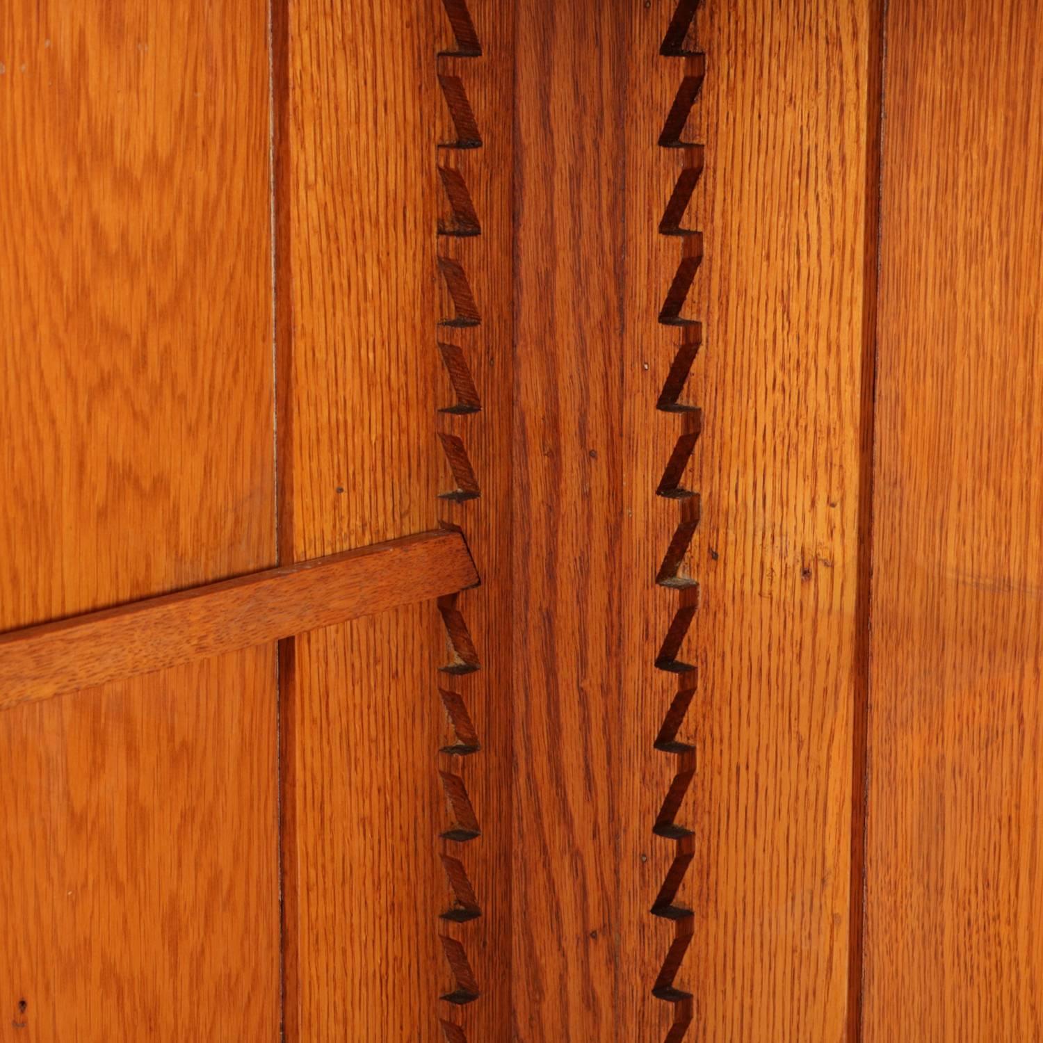 Antique R. J. Horner School Deeply Carved Stick & Ball Oak Corner China Cabinet In Good Condition For Sale In Big Flats, NY