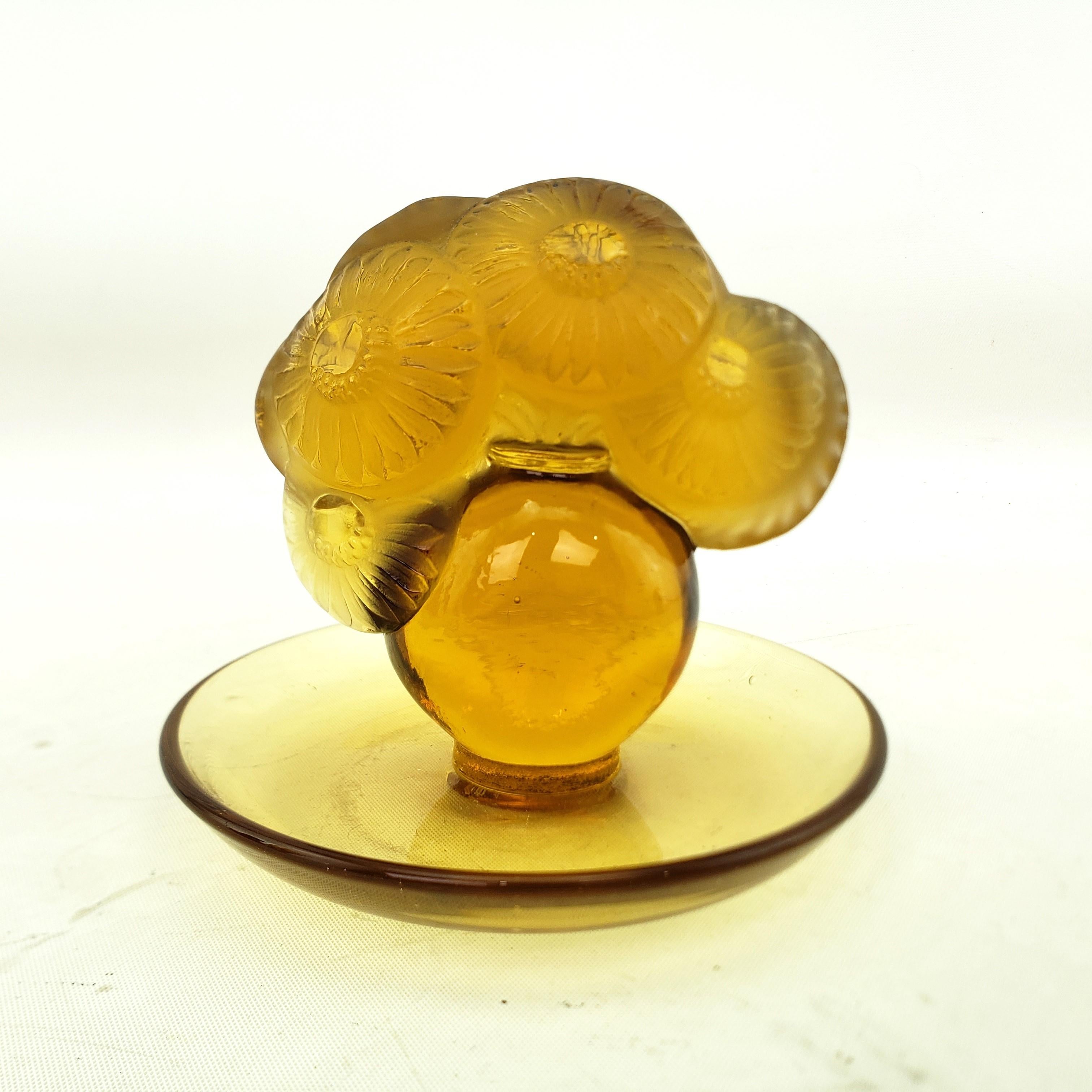 Art Deco Antique R. Lalique Honey Amber Pin Dish or Vide Poche with Floral Bouquet For Sale