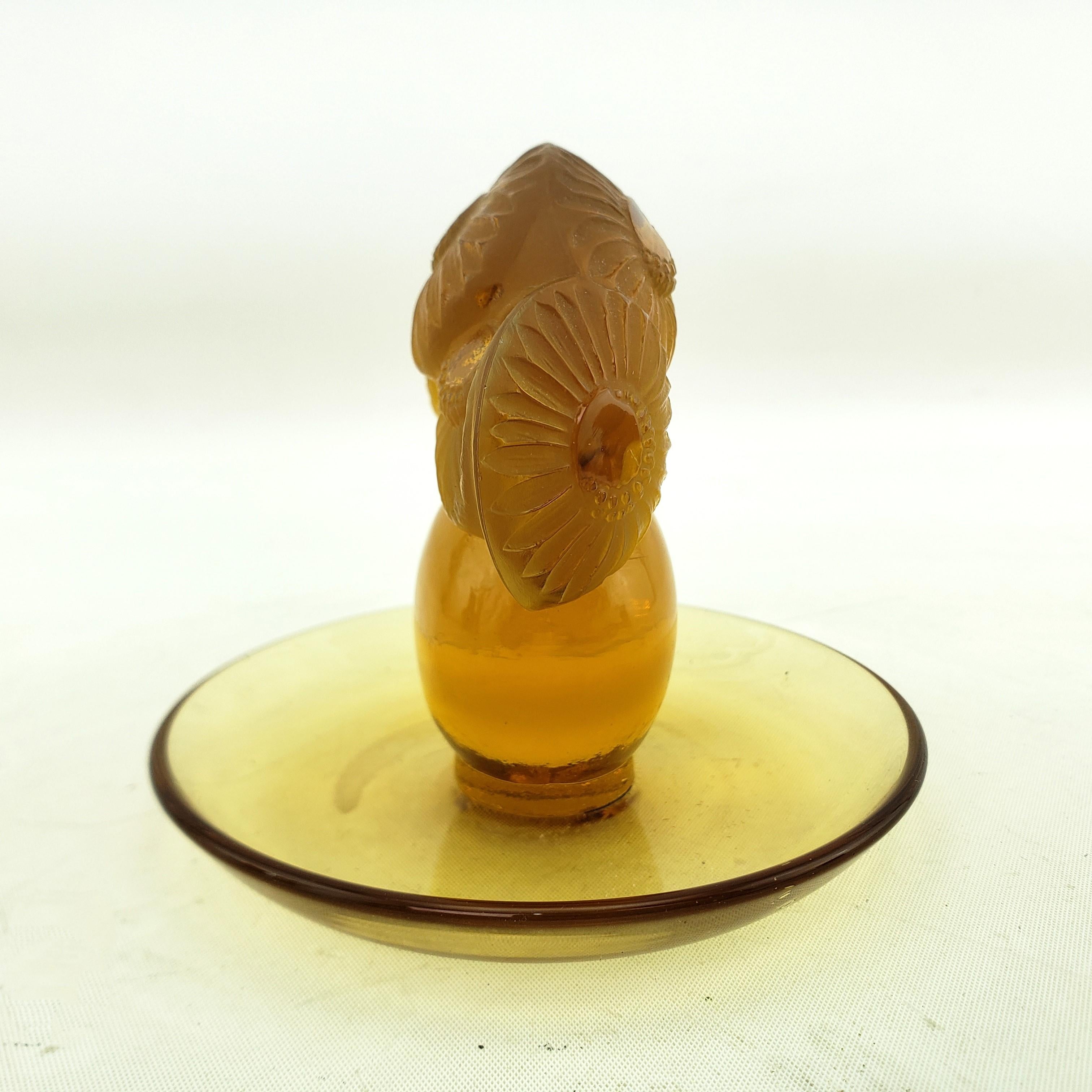 French Antique R. Lalique Honey Amber Pin Dish or Vide Poche with Floral Bouquet For Sale