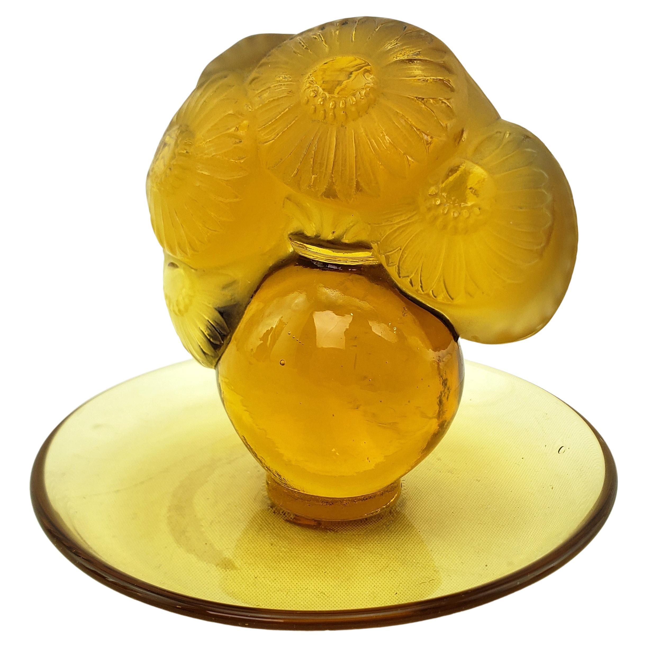 Antique R. Lalique Honey Amber Pin Dish or Vide Poche with Floral Bouquet For Sale