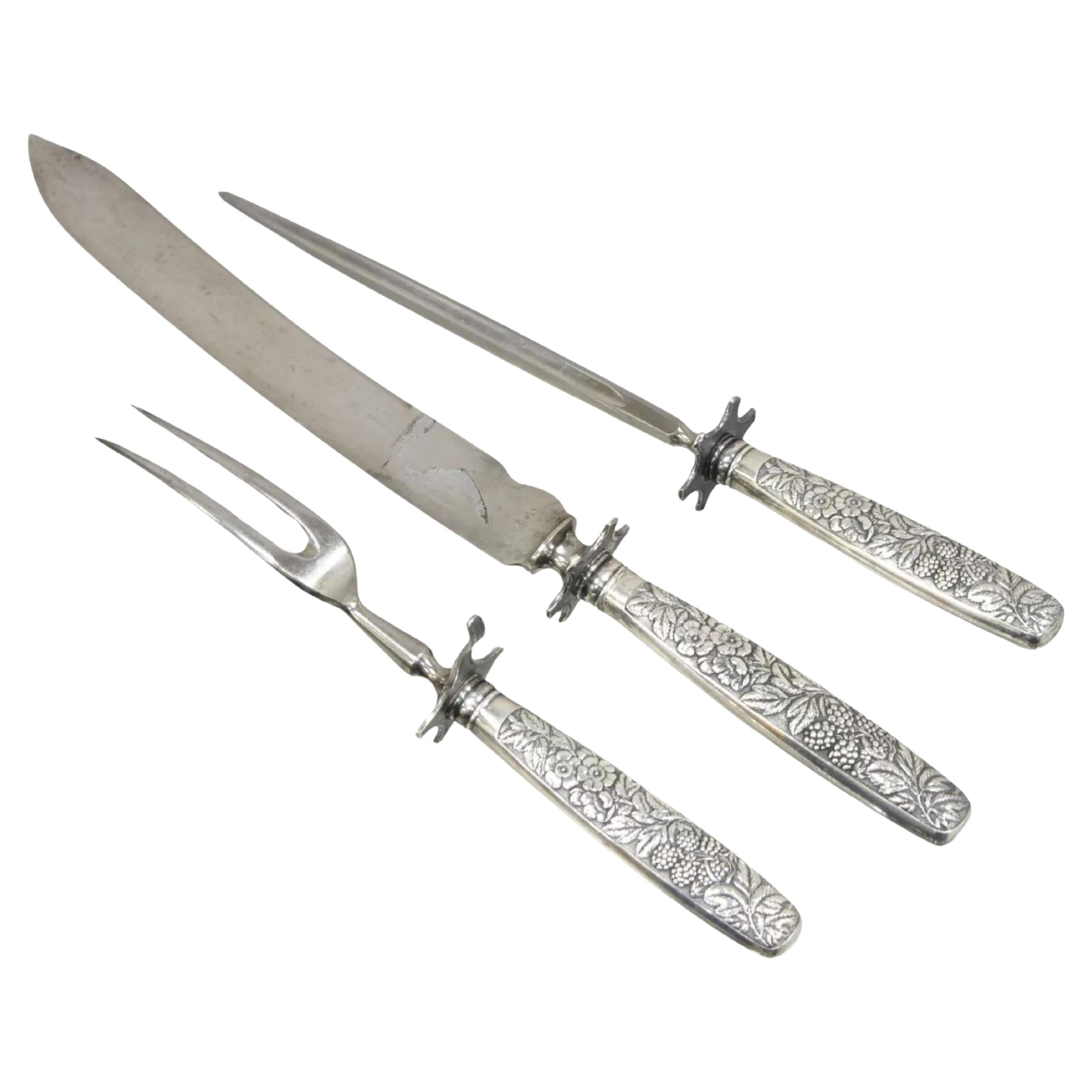 Ensemble victorien R Wallace & Sons sculpté de viande en argent repoussé - 3 pièces en vente