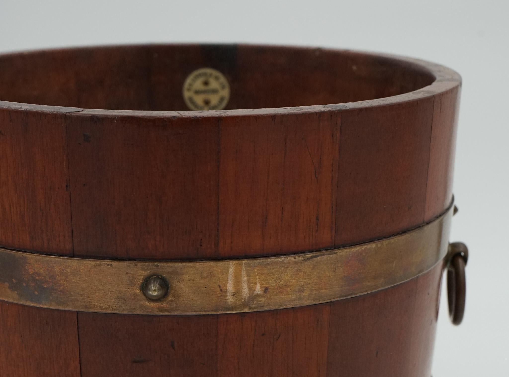 R.A. ANTIGUO LISTER & CO CUBO DE ROBLE LATONADO PATiNA DESlumbrante en venta 3