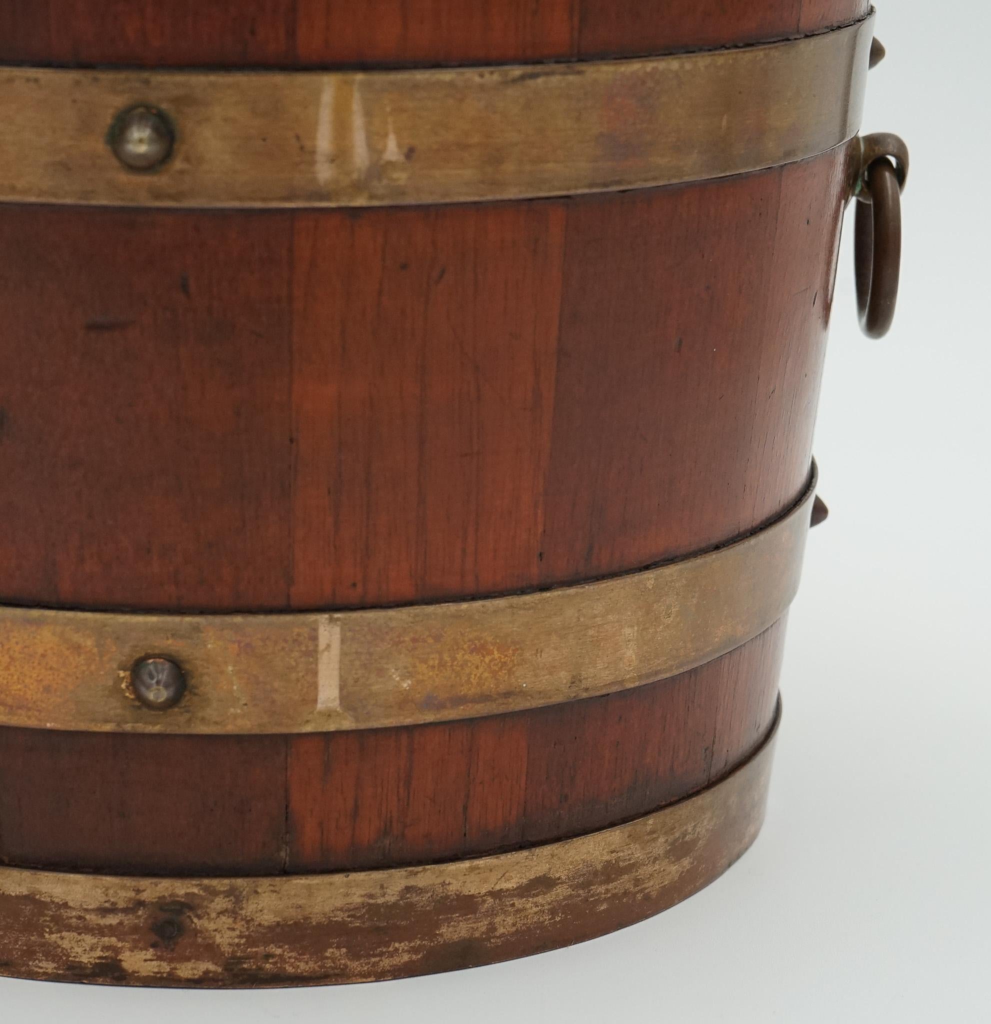 R.A. ANTIGUO LISTER & CO CUBO DE ROBLE LATONADO PATiNA DESlumbrante en venta 4