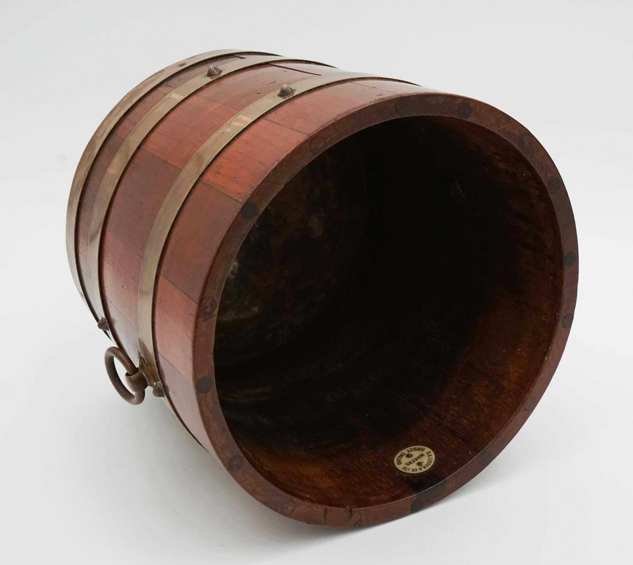 R.A. ANTIGUO LISTER & CO CUBO DE ROBLE LATONADO PATiNA DESlumbrante en venta 6