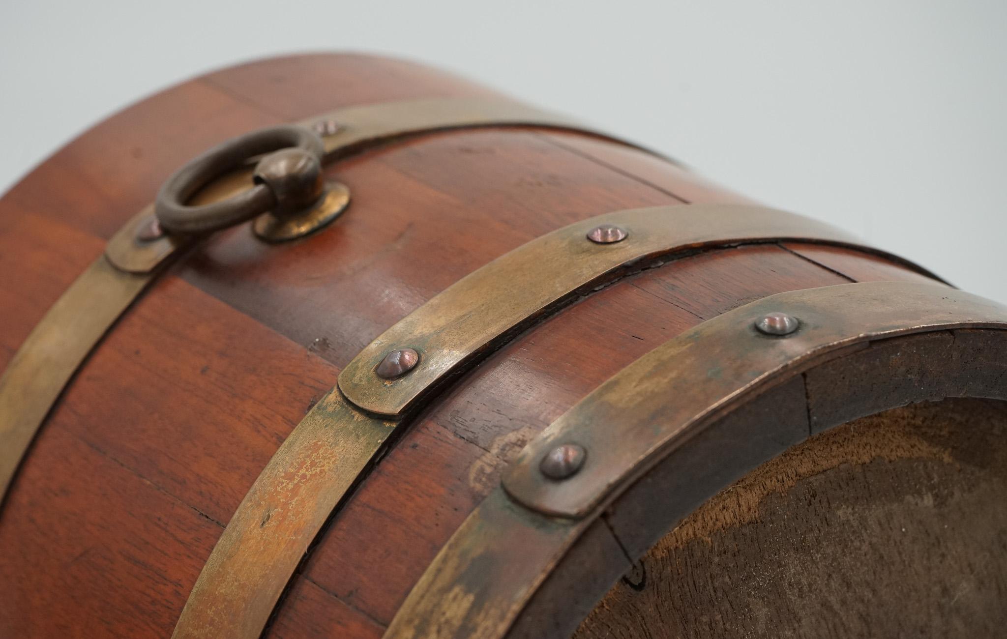 R.A. ANTIGUO LISTER & CO CUBO DE ROBLE LATONADO PATiNA DESlumbrante en venta 9