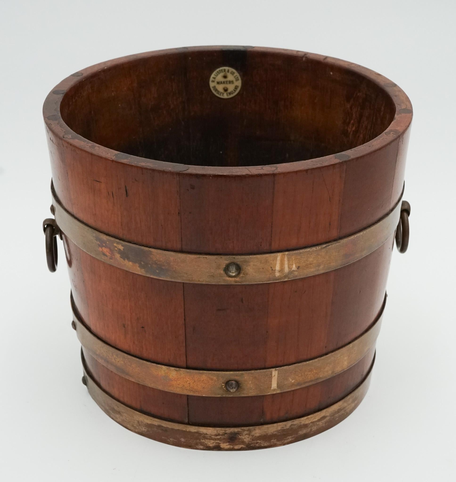 R.A. ANTIGUO LISTER & CO CUBO DE ROBLE LATONADO PATiNA DESlumbrante Hecho a mano en venta