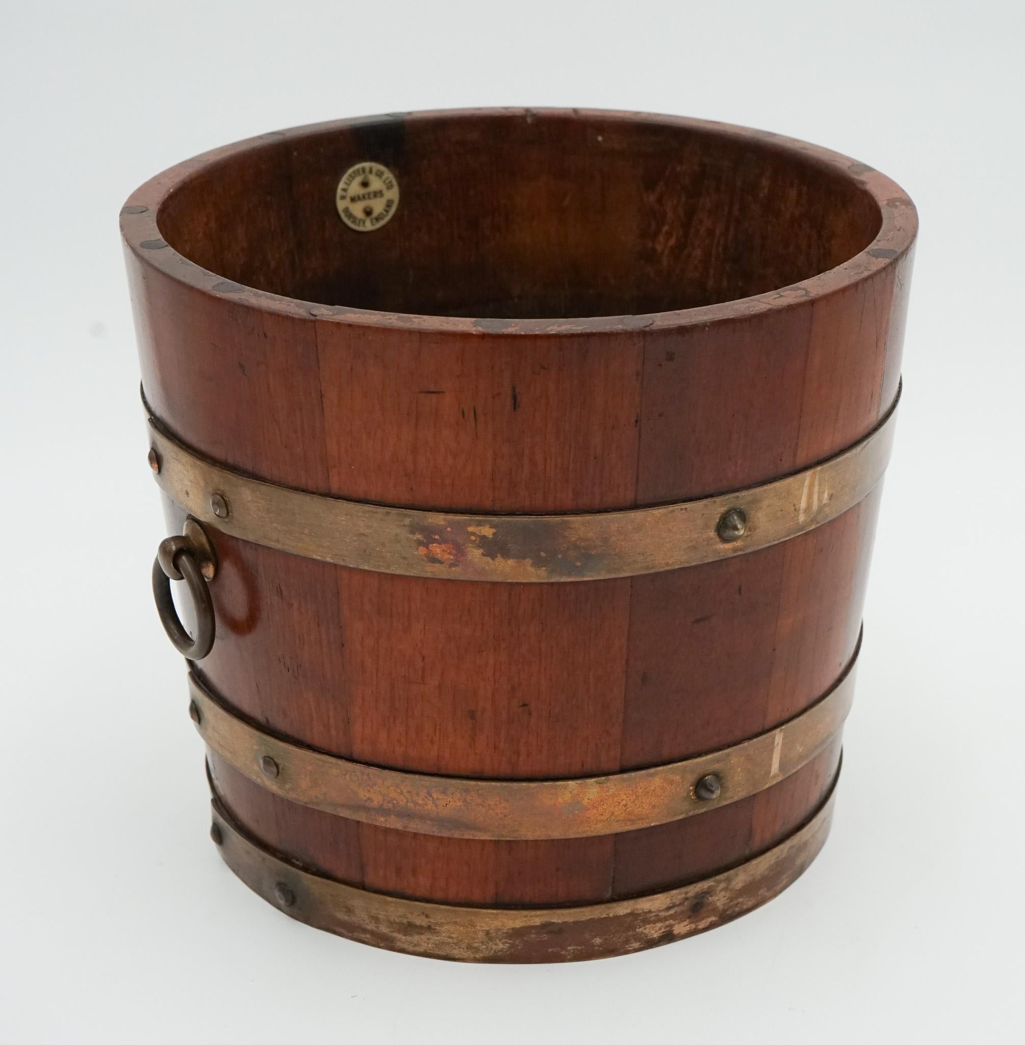 R.A. ANTIGUO LISTER & CO CUBO DE ROBLE LATONADO PATiNA DESlumbrante en Bueno estado para la venta en Pulborough, GB