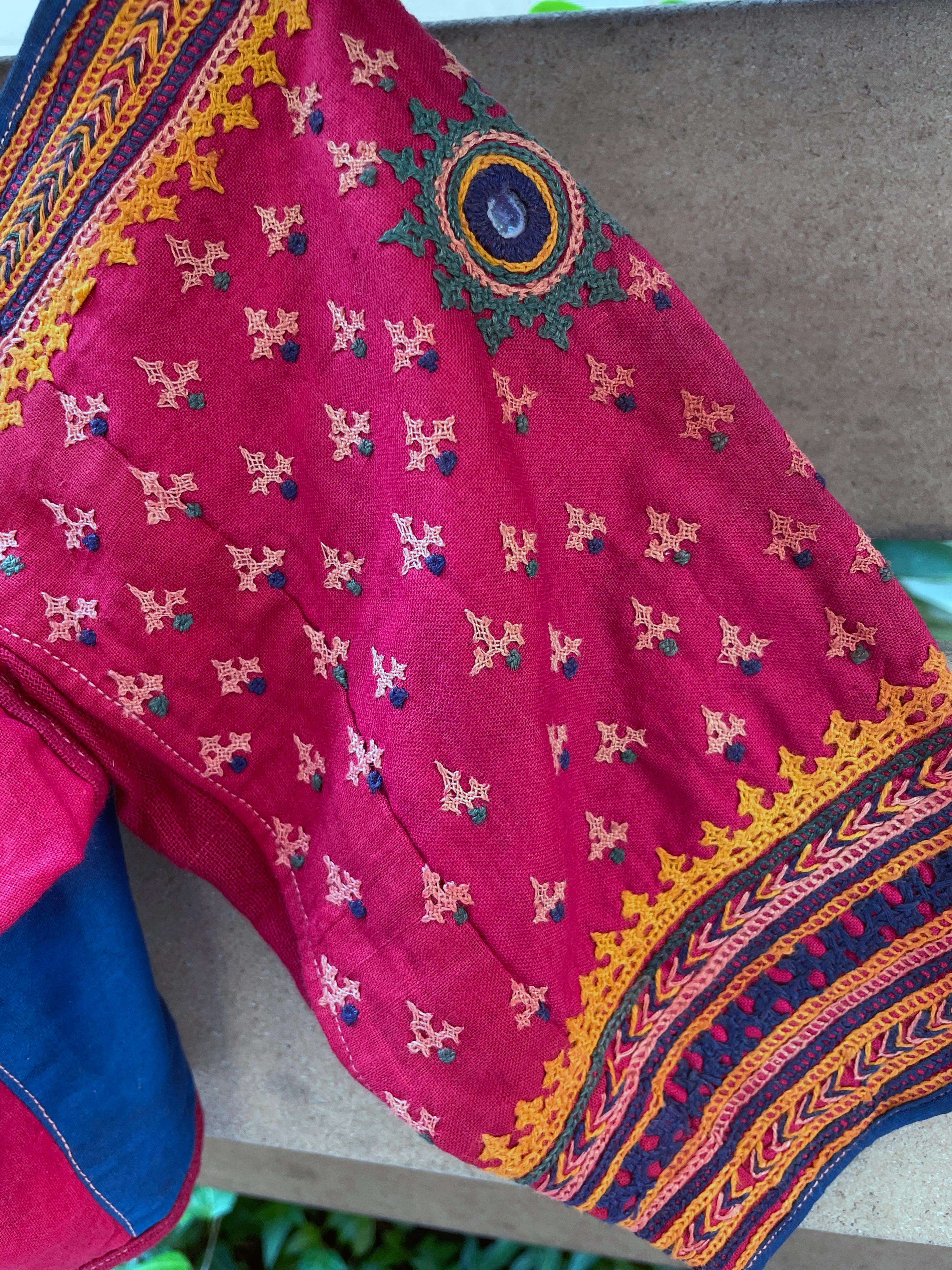 Rabari - Haut antique brodé Choli en vente 1