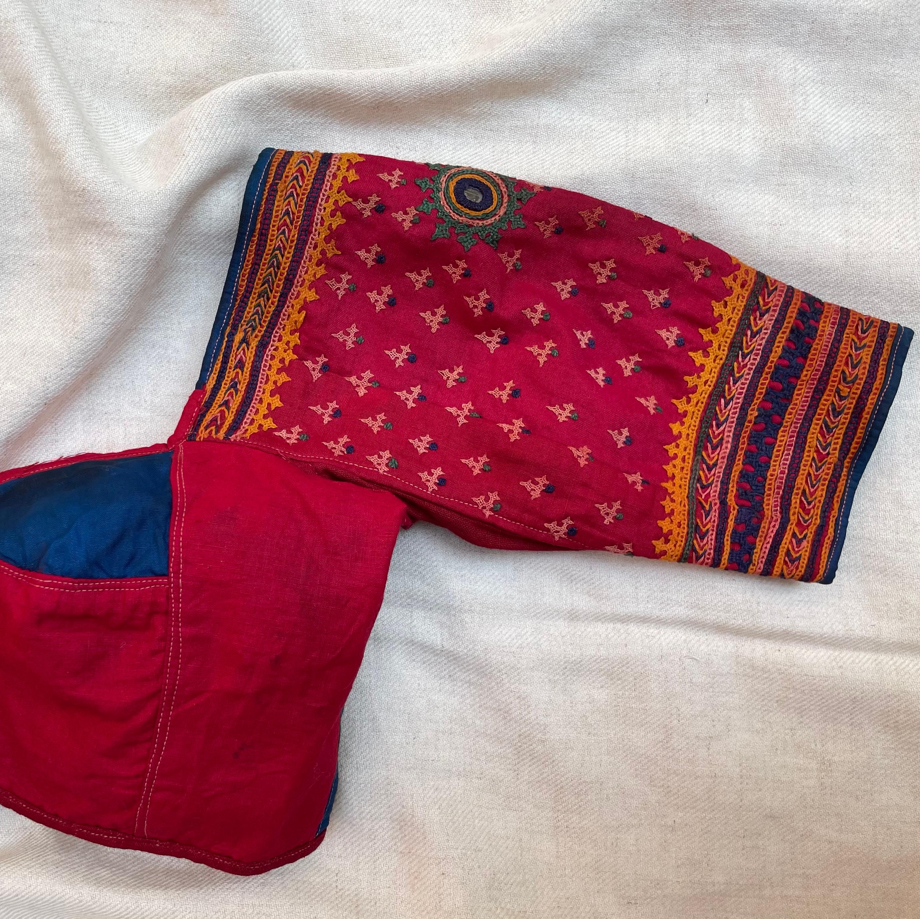 Rabari - Haut antique brodé Choli en vente 4