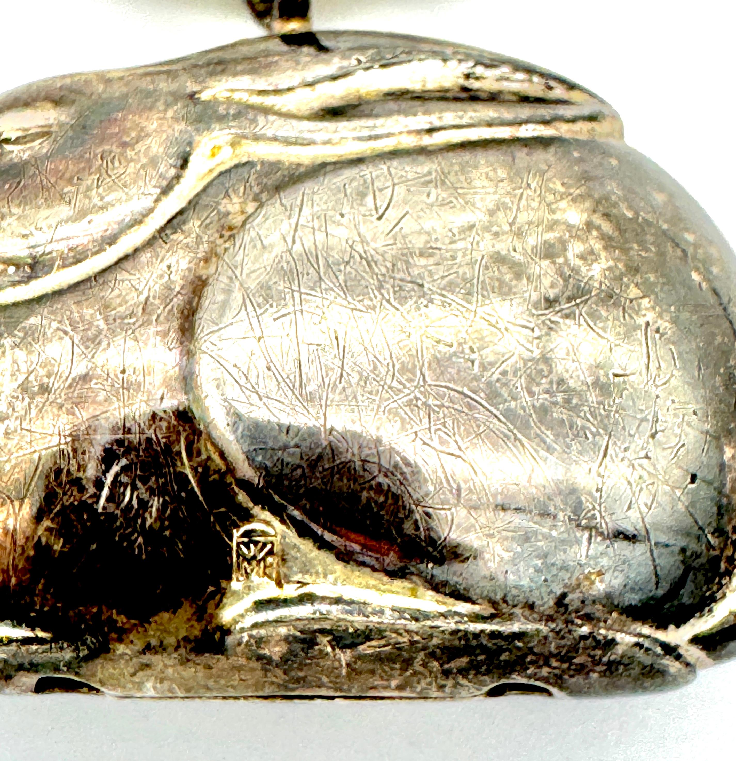 Art déco Bouteille de bébé lapin signée WMF en celluloïd plaqué argent en vente
