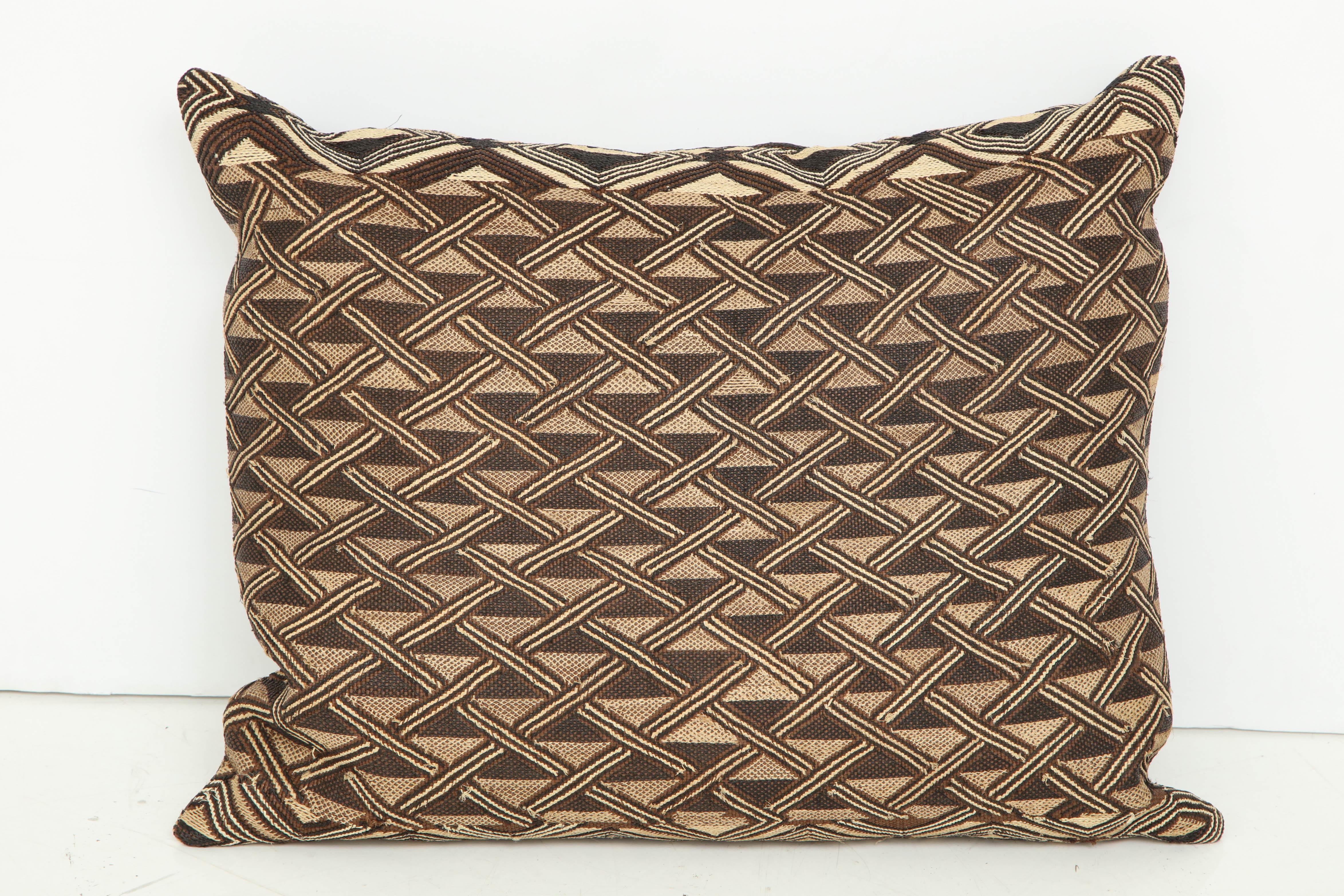 Antique Raffia Kuba Cloth Pillow In Good Condition For Sale In New York, NY