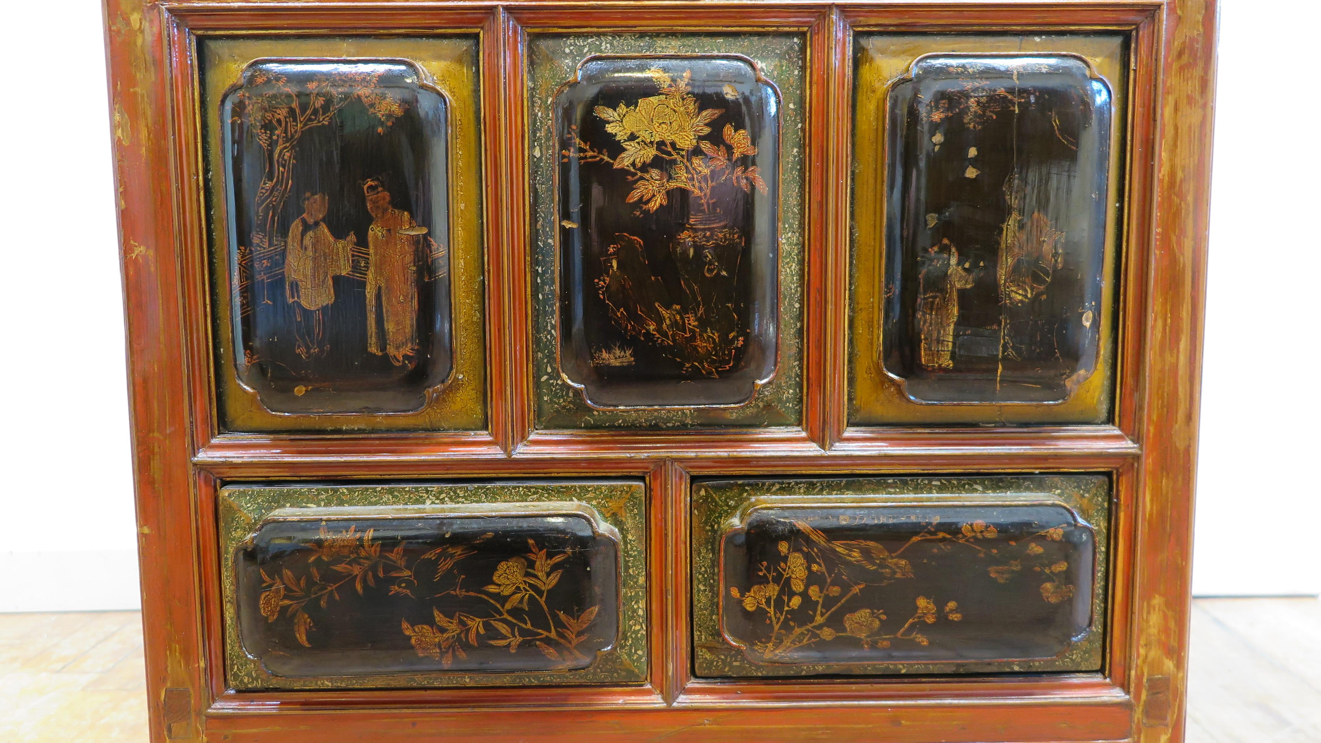 Antica cassettiera a pannelli rialzati con cassetti In condizioni buone in vendita a New York, NY