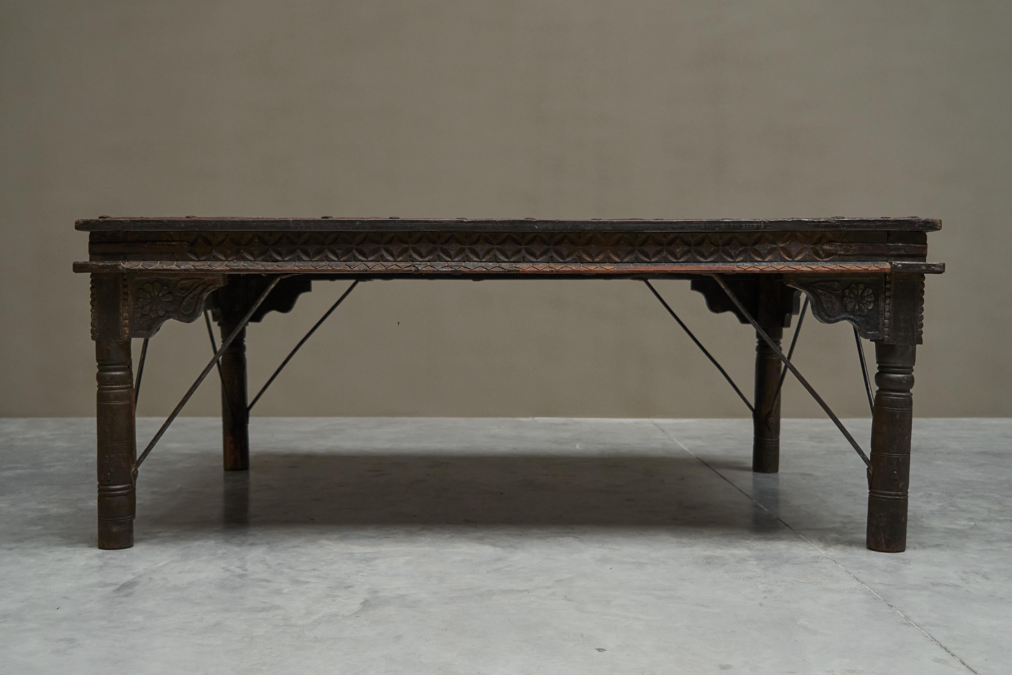 Table de salle à manger ancienne de cour du Rajasthan 19ème siècle en vente 8