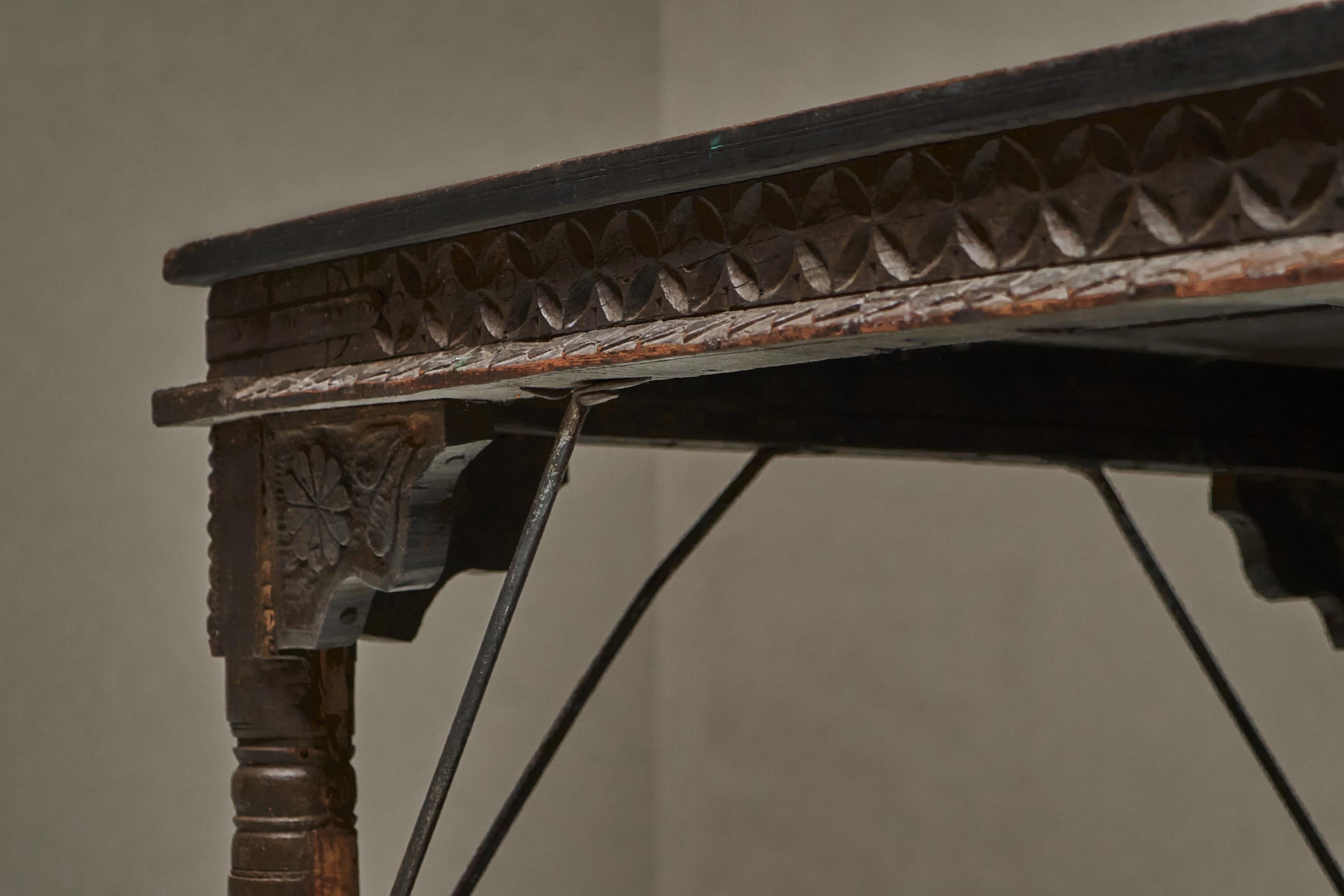 Table de salle à manger ancienne de cour du Rajasthan 19ème siècle en vente 9