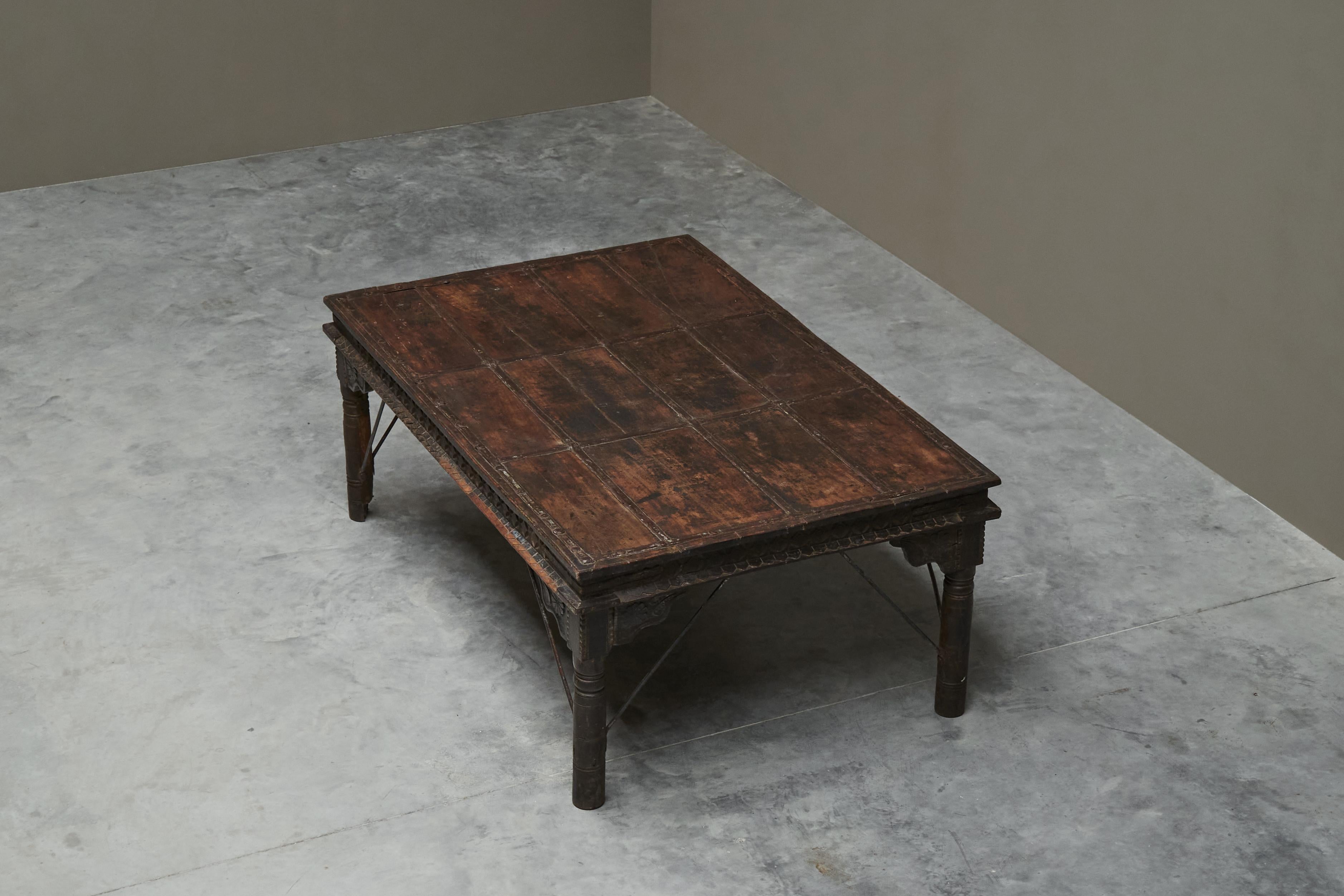 Table de salle à manger ancienne de cour du Rajasthan 19ème siècle Bon état - En vente à Meer, VAN