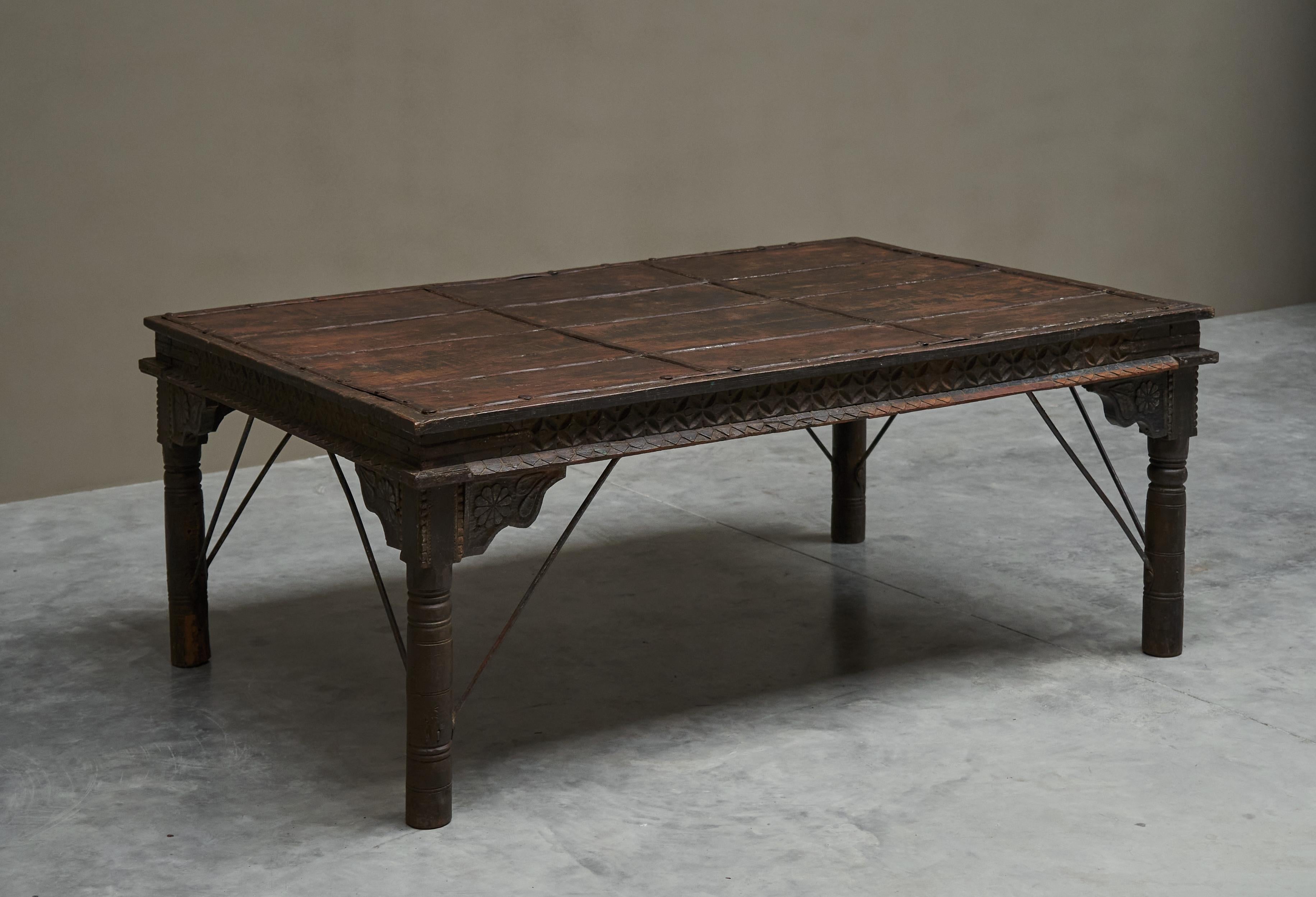 Table de salle à manger ancienne de cour du Rajasthan 19ème siècle en vente 1