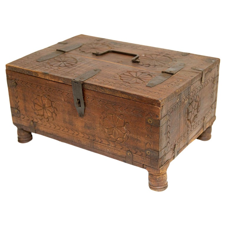 Teak Masala Box From Rajasthan - Ca 1900 Teak Masala Box From Rajasthan - Ca 1900