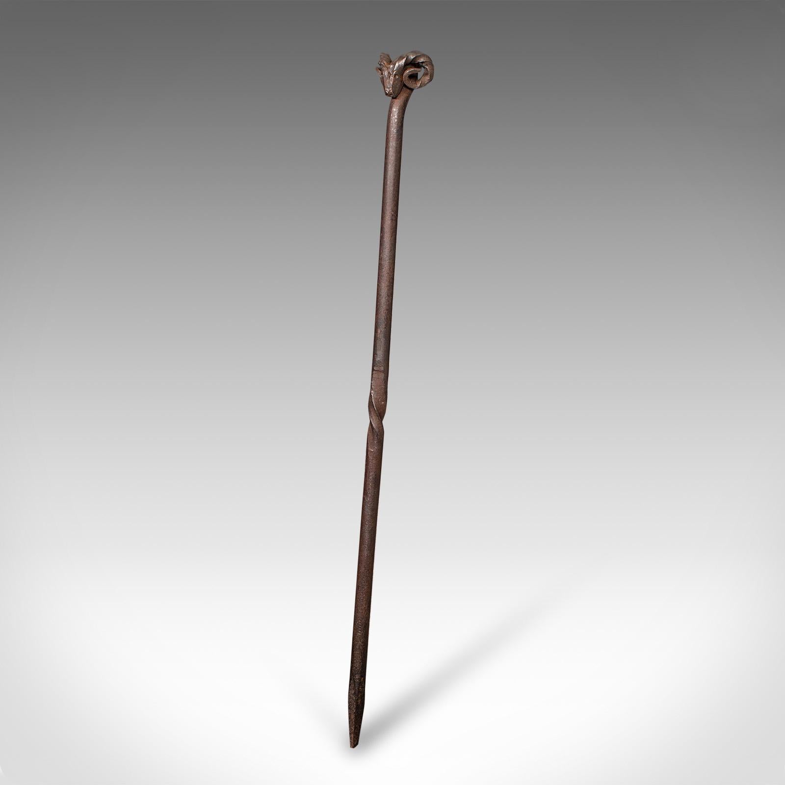 Antiker Widderkopf-Feuerschürhaken, Englisch Schmiedeeisen, Widder, Kamin, edwardianisch (Edwardian) im Angebot