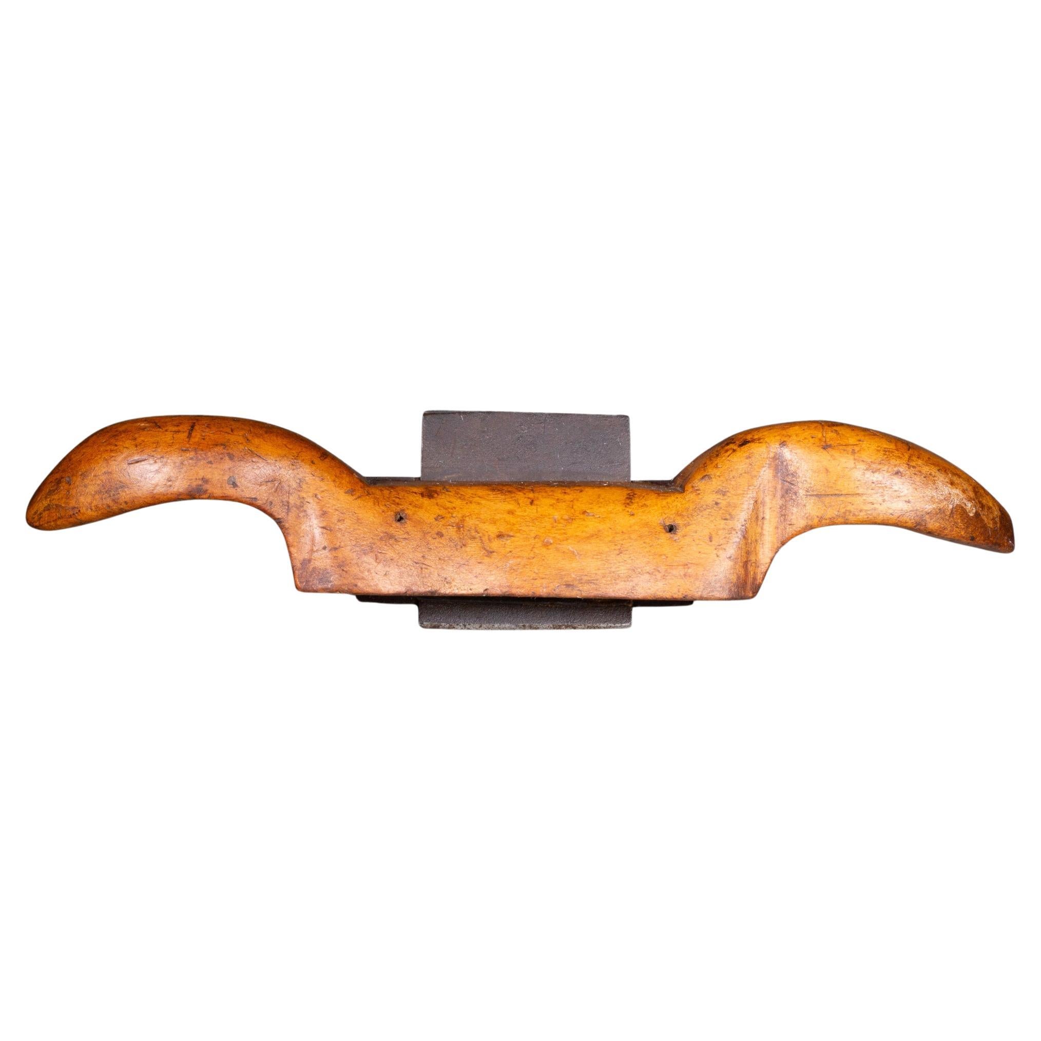 À PROPOS DE

Grattoir d'ébéniste ancien en bois et en acier à corne de bélier. 

    CRÉATEUR A.C. Atkins & Co. 
    A.I.C. c.1905-1910. 
    MATERIALES ET TECHNIQUES Steele, Buis. 
    CONDITION Bon. Usure conforme à l'âge et à l'utilisation.
   