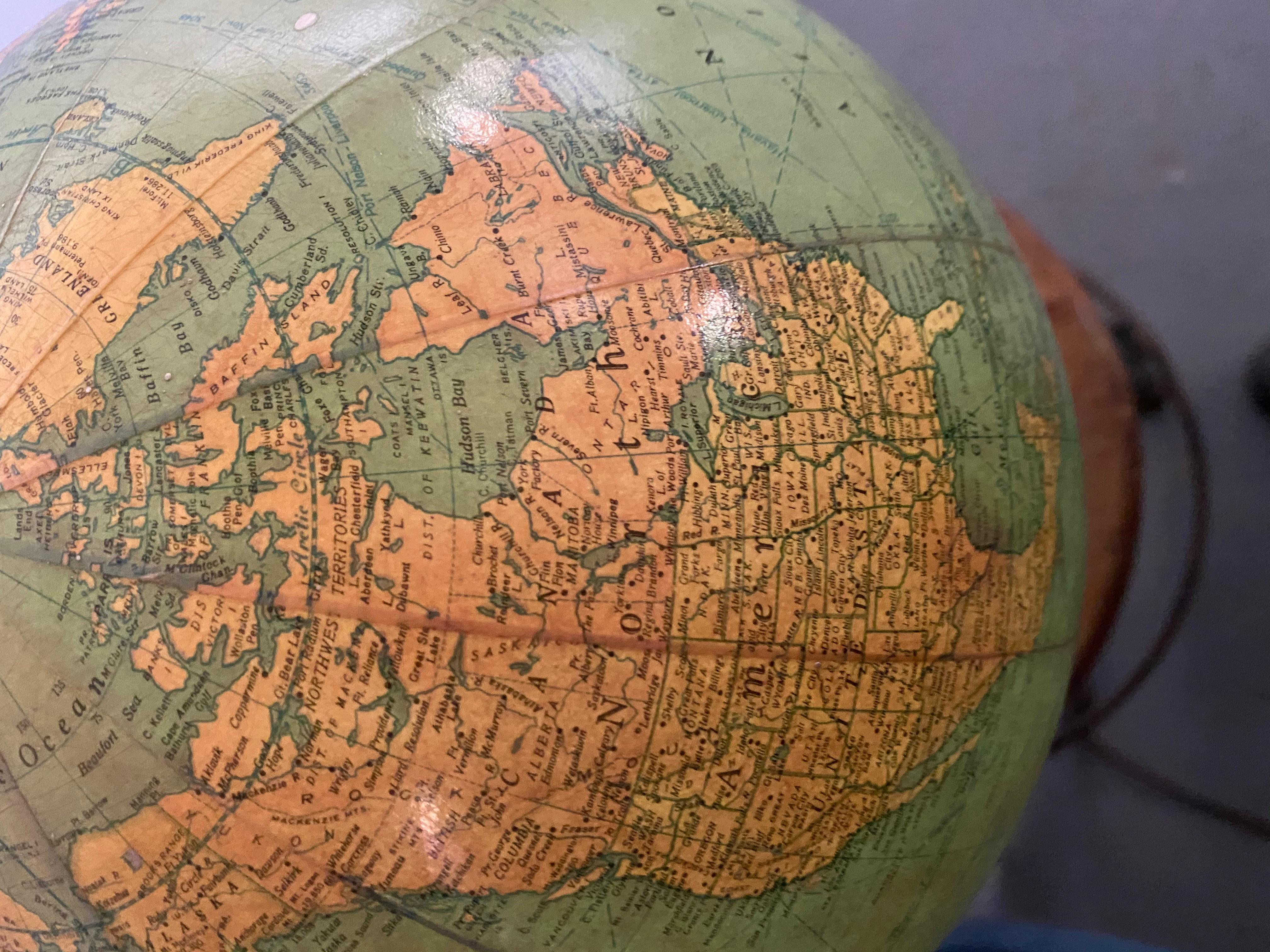 Néo-classique Globe terrestre ancien Rand McNally, verre, éclairage, base en bronze inhabituel en vente