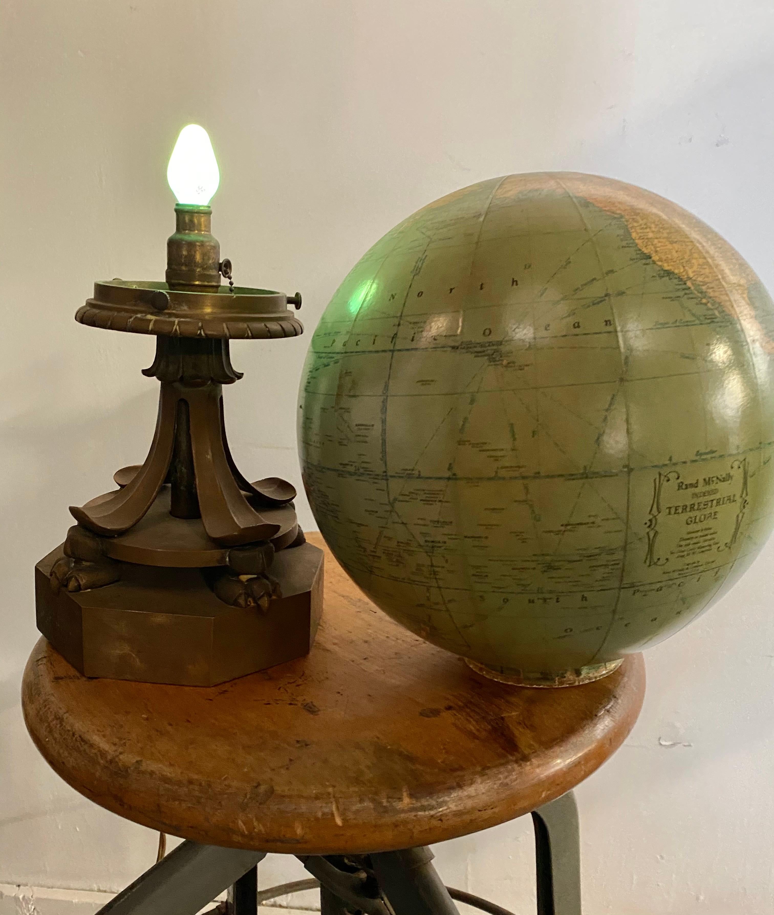 Globe terrestre ancien Rand McNally, verre, éclairage, base en bronze inhabituel Bon état - En vente à Buffalo, NY