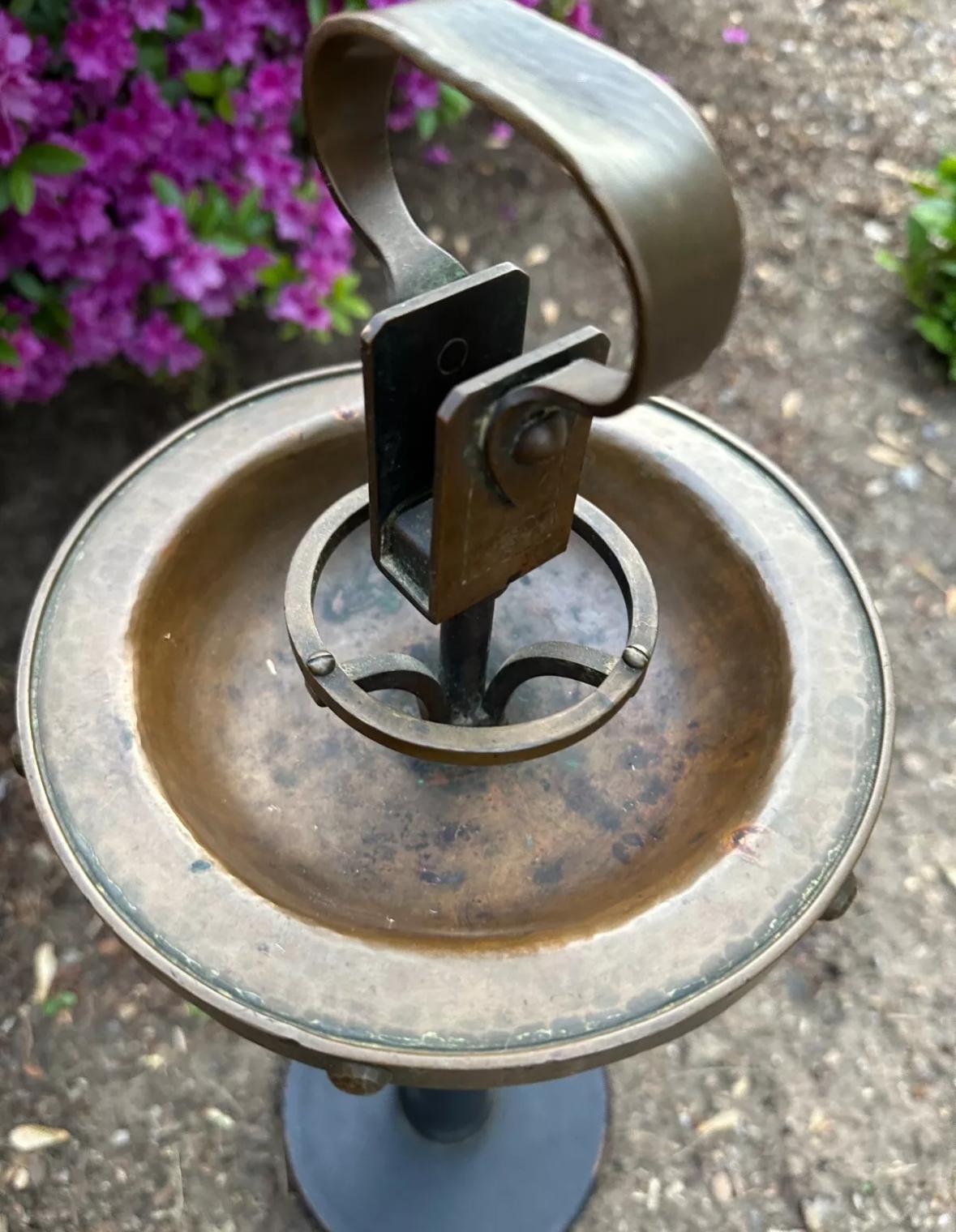 ANTIQUE Rare A&C Roycroft Smoke Stand, Stickley Era 

This is a great rare (first time we've seen one like it in more than 40 yrs!) Roycroft smoking stand from the early 1900s in good condition. (One small tack is missing as pictured.) This stand is