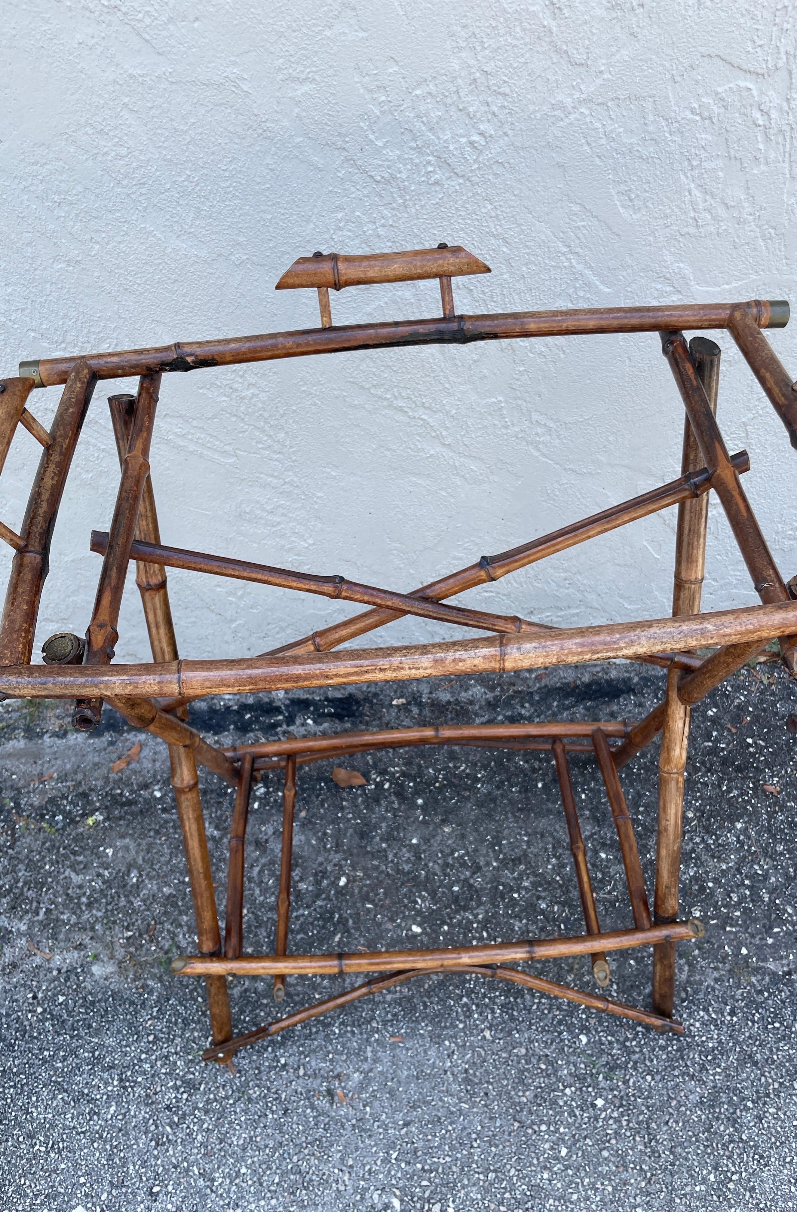 Antiker, seltener, zweistöckiger Tablett-Tisch aus Bambus im Angebot 6