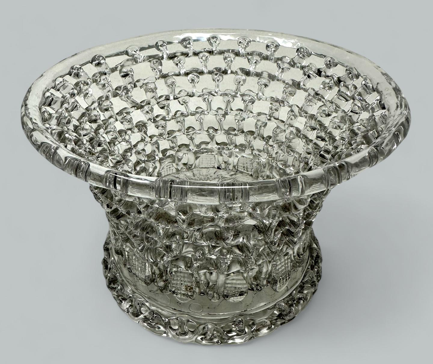 Victorien Antique et rare vase panier en verre traforata de Liège, centre de table, 18ème siècle