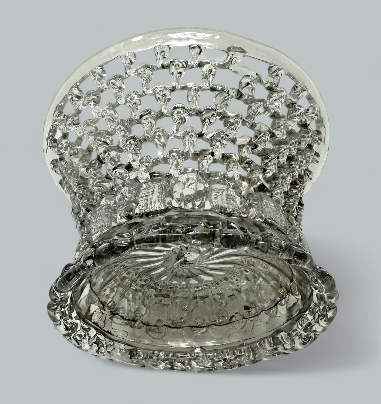 Poli Antique et rare vase panier en verre traforata de Liège, centre de table, 18ème siècle