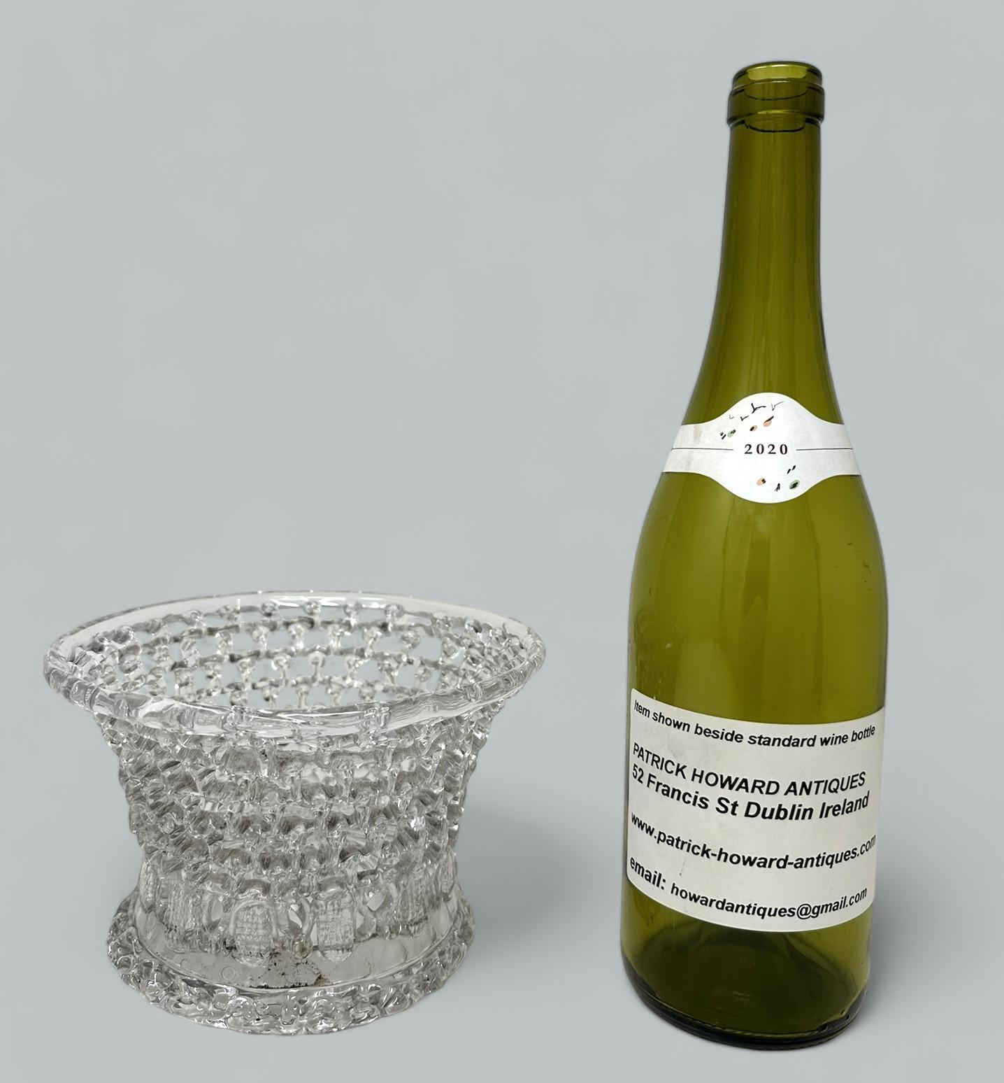 Cristal Antique et rare vase panier en verre traforata de Liège, centre de table, 18ème siècle