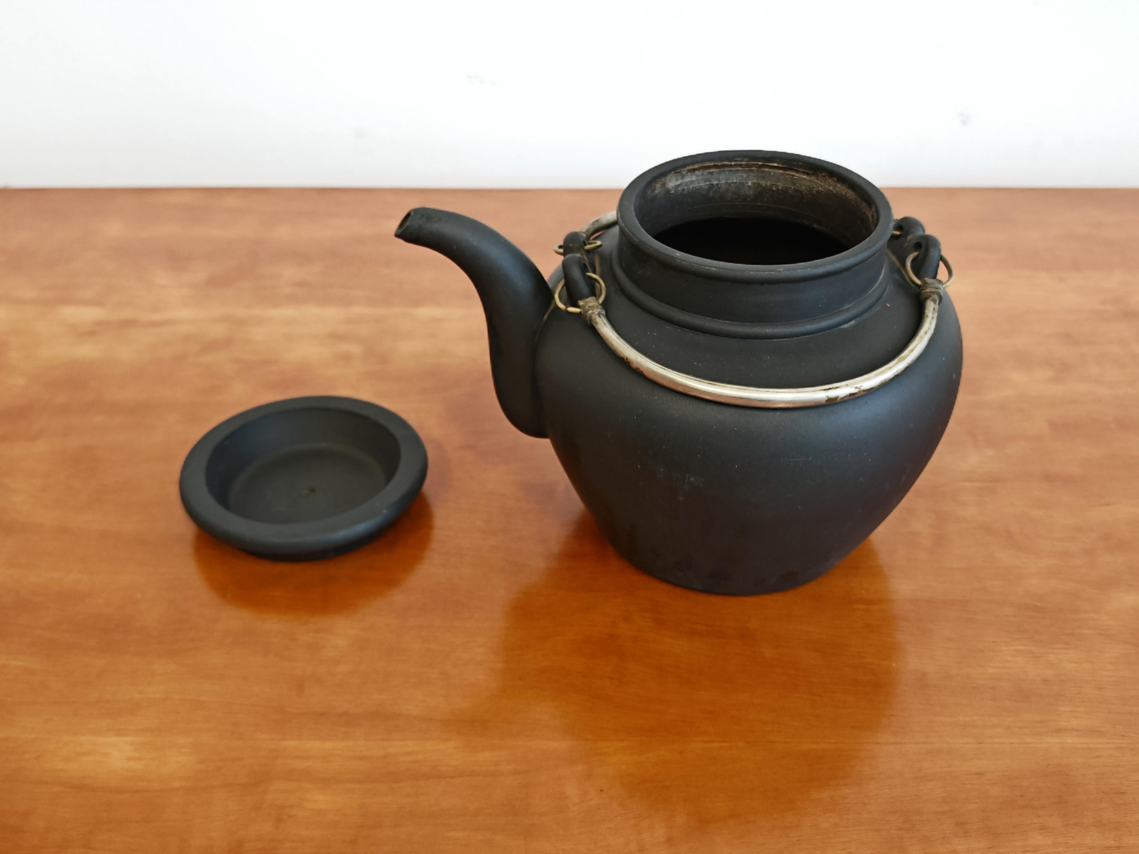 Rare théière Yixing noire ancienne, dynastie Qing, Yinkow, Chine 1910s en vente 4