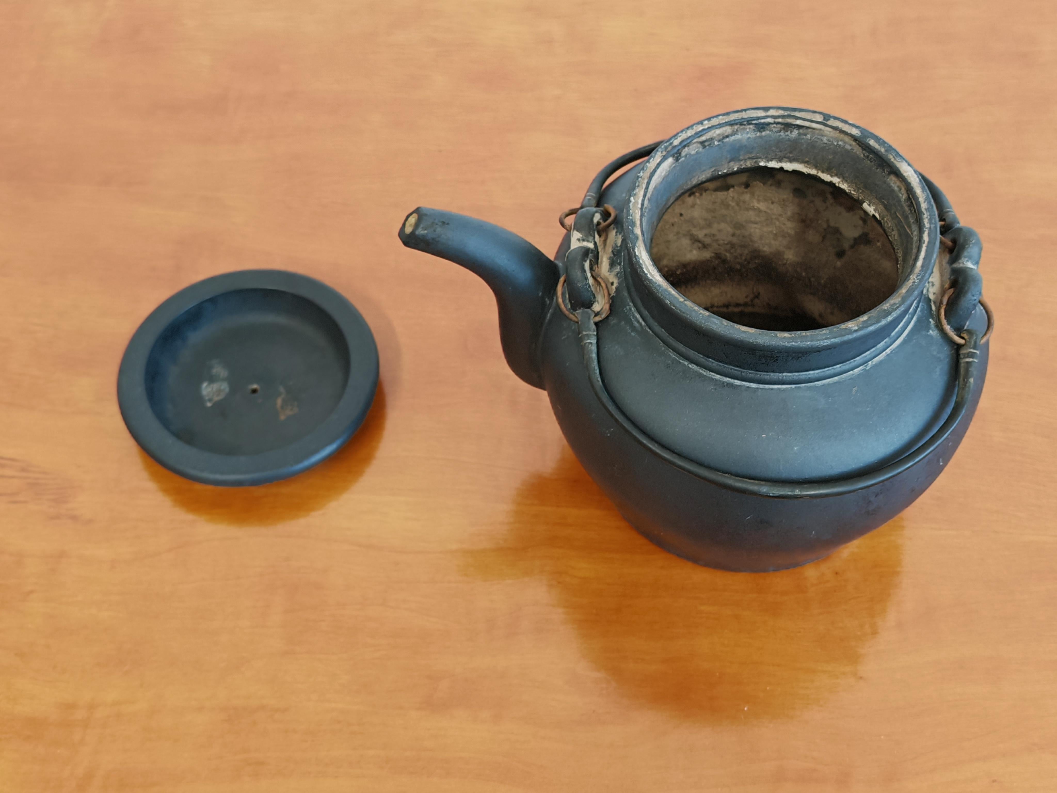 Rare théière Yixing noire ancienne, dynastie Qing, Yinkow, Chine 1910s en vente 4