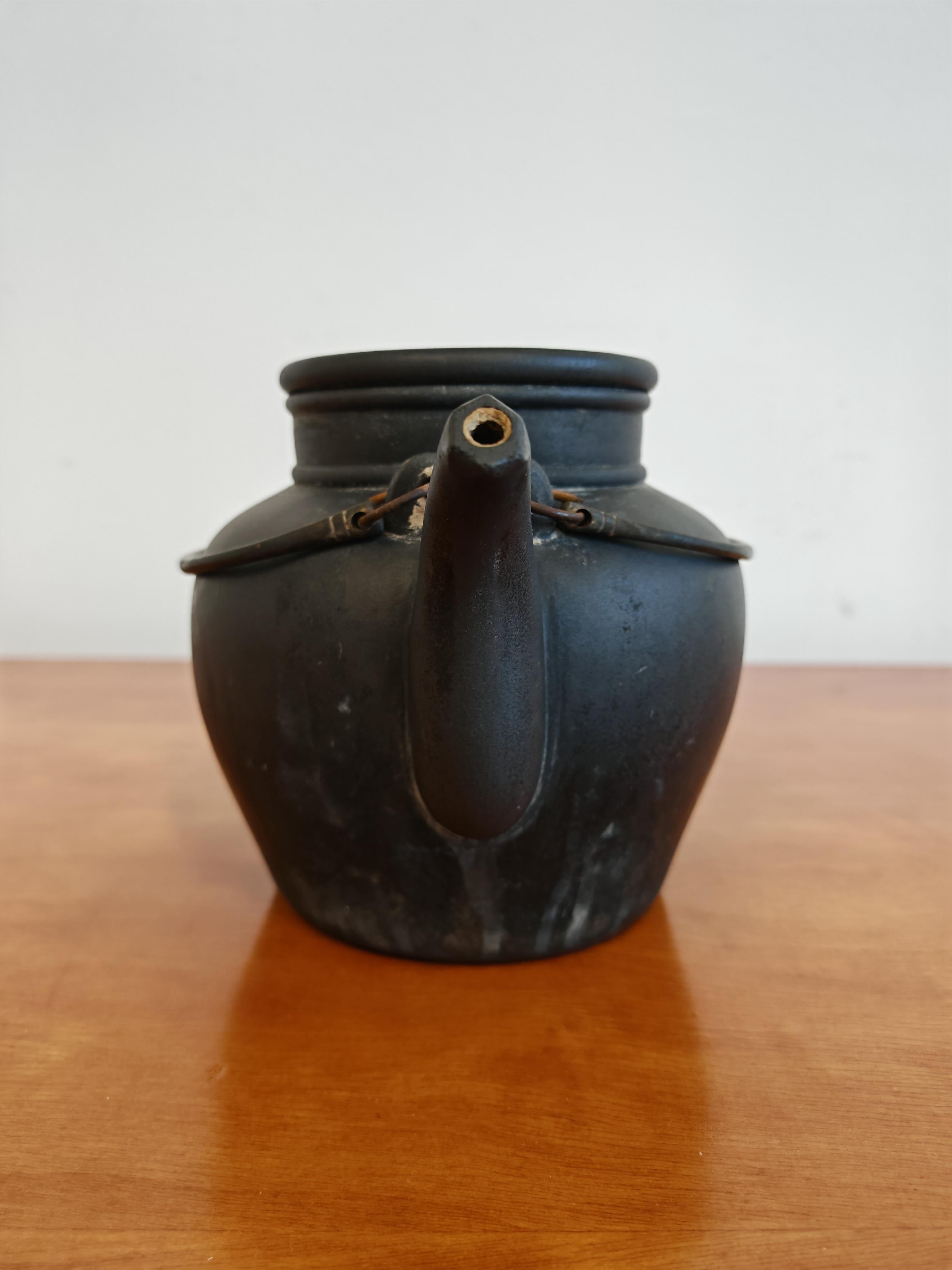 Rare théière Yixing noire ancienne, dynastie Qing, Yinkow, Chine 1910s Bon état - En vente à Beograd, RS