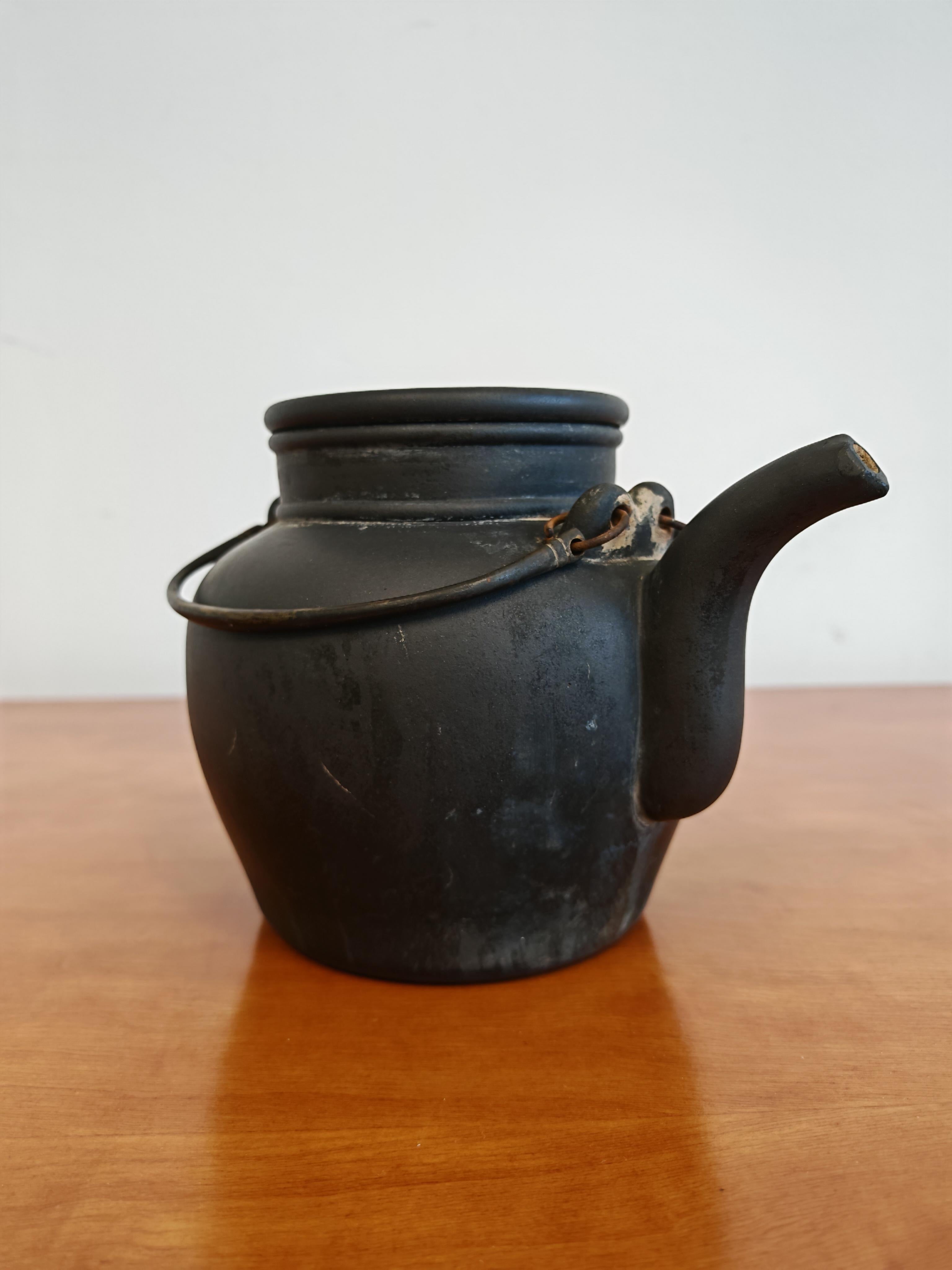 Début du 20ème siècle Rare théière Yixing noire ancienne, dynastie Qing, Yinkow, Chine 1910s en vente