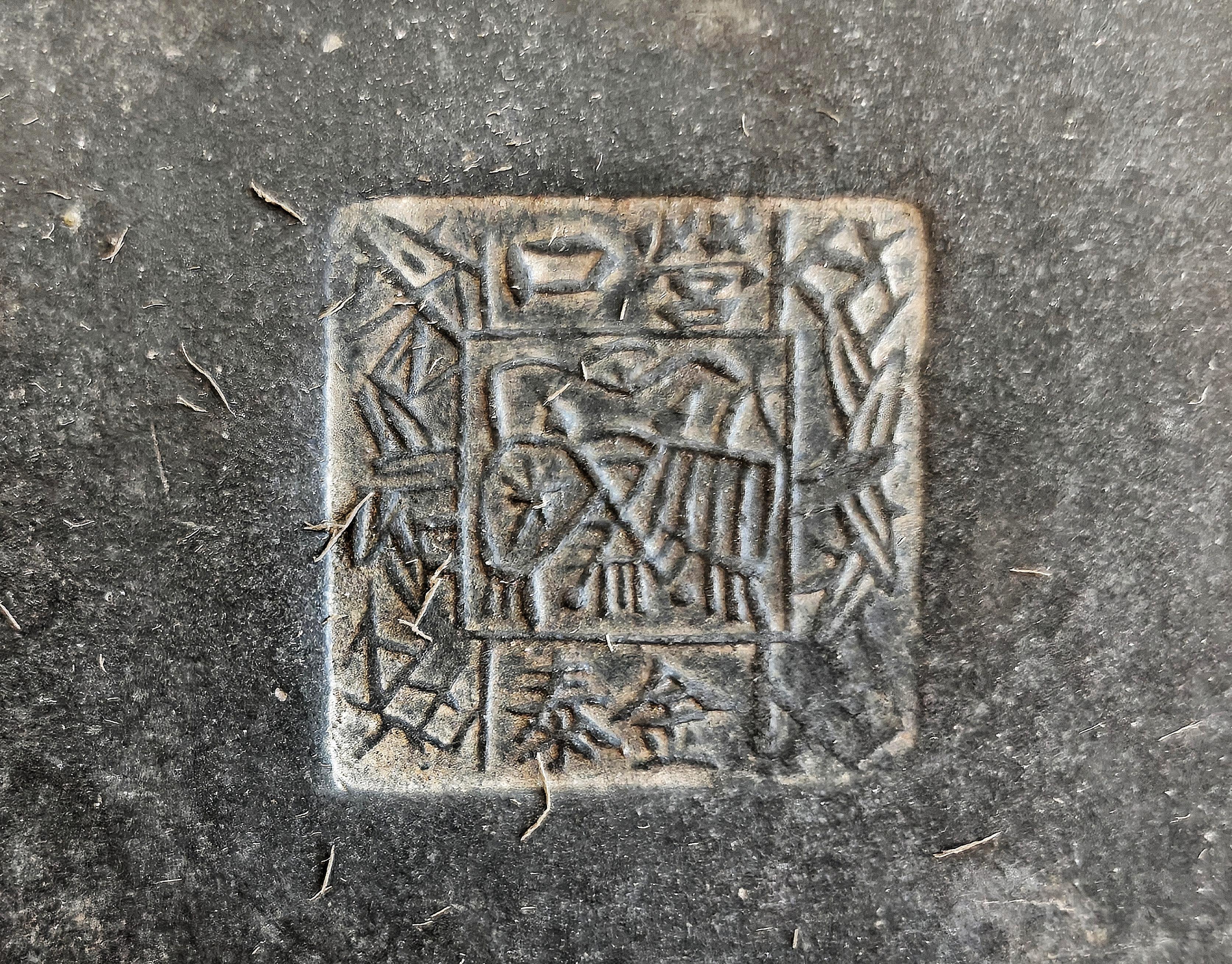 Rare théière Yixing noire ancienne, dynastie Qing, Yinkow, Chine 1910s en vente 2