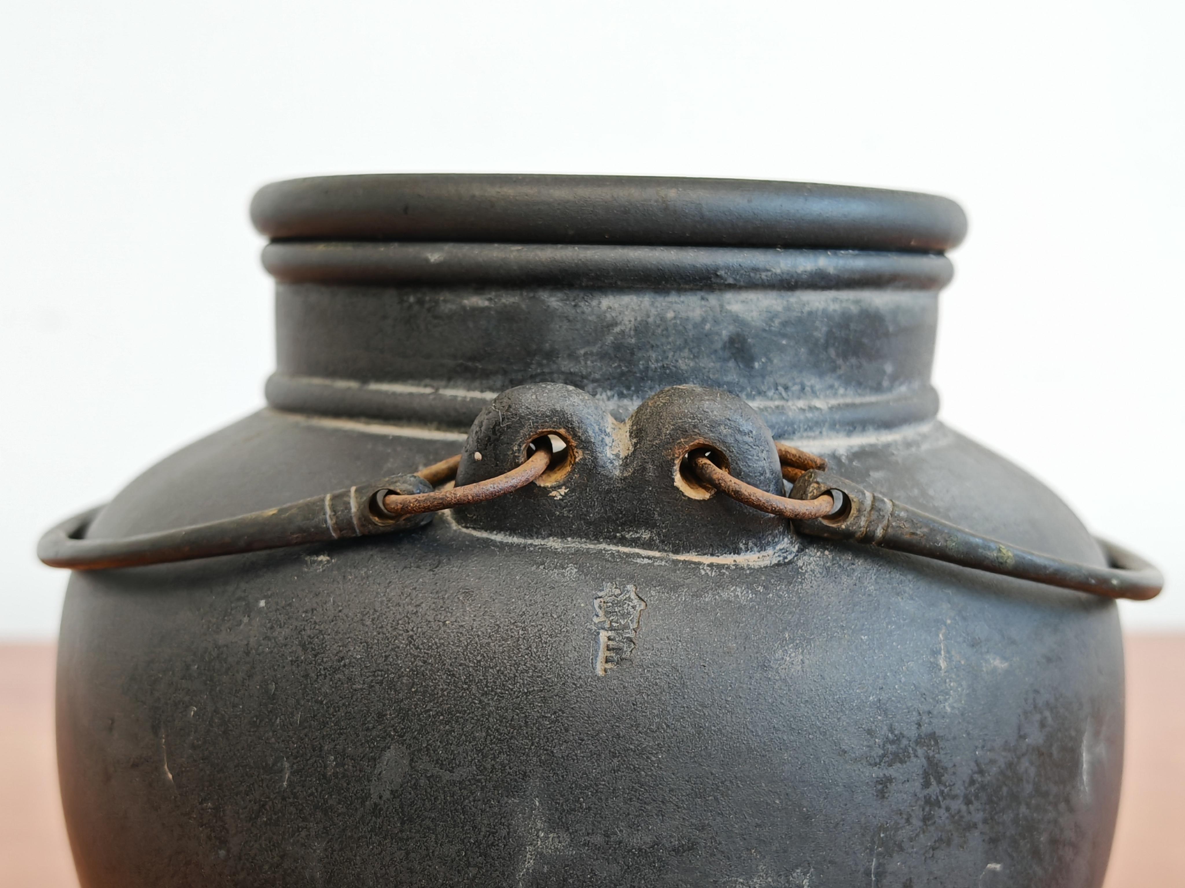 Rare théière Yixing noire ancienne, dynastie Qing, Yinkow, Chine 1910s en vente 2