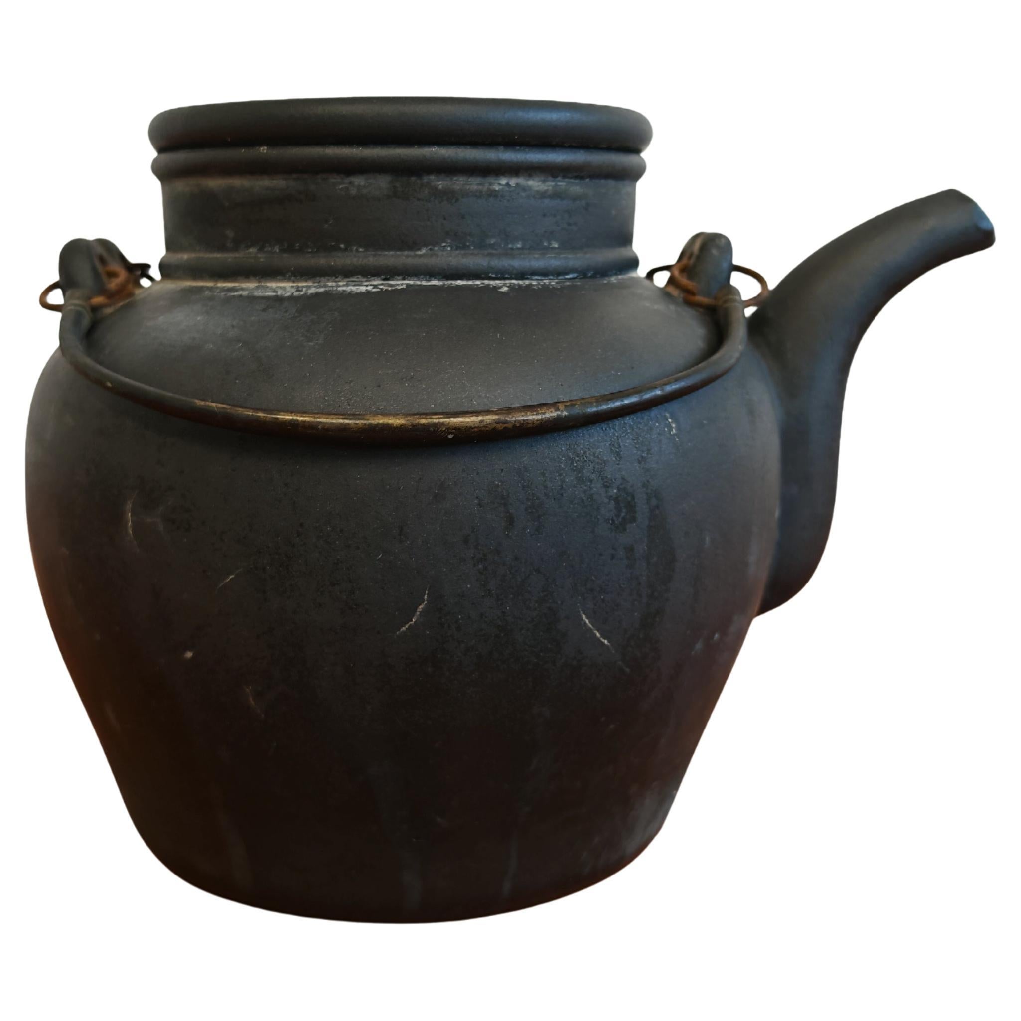 Rare théière Yixing noire ancienne, dynastie Qing, Yinkow, Chine 1910s en vente