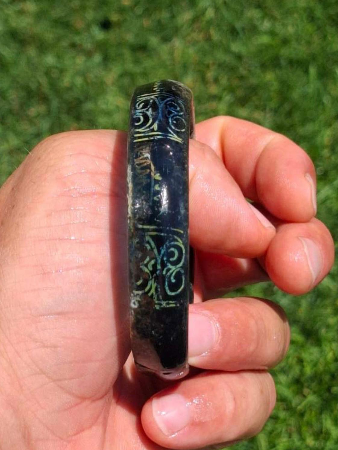 Antiguo Brazalete Raro de Vidrio Bizantino con Mancha de Plata Ca 1100-1200 CE Tallado a mano en venta