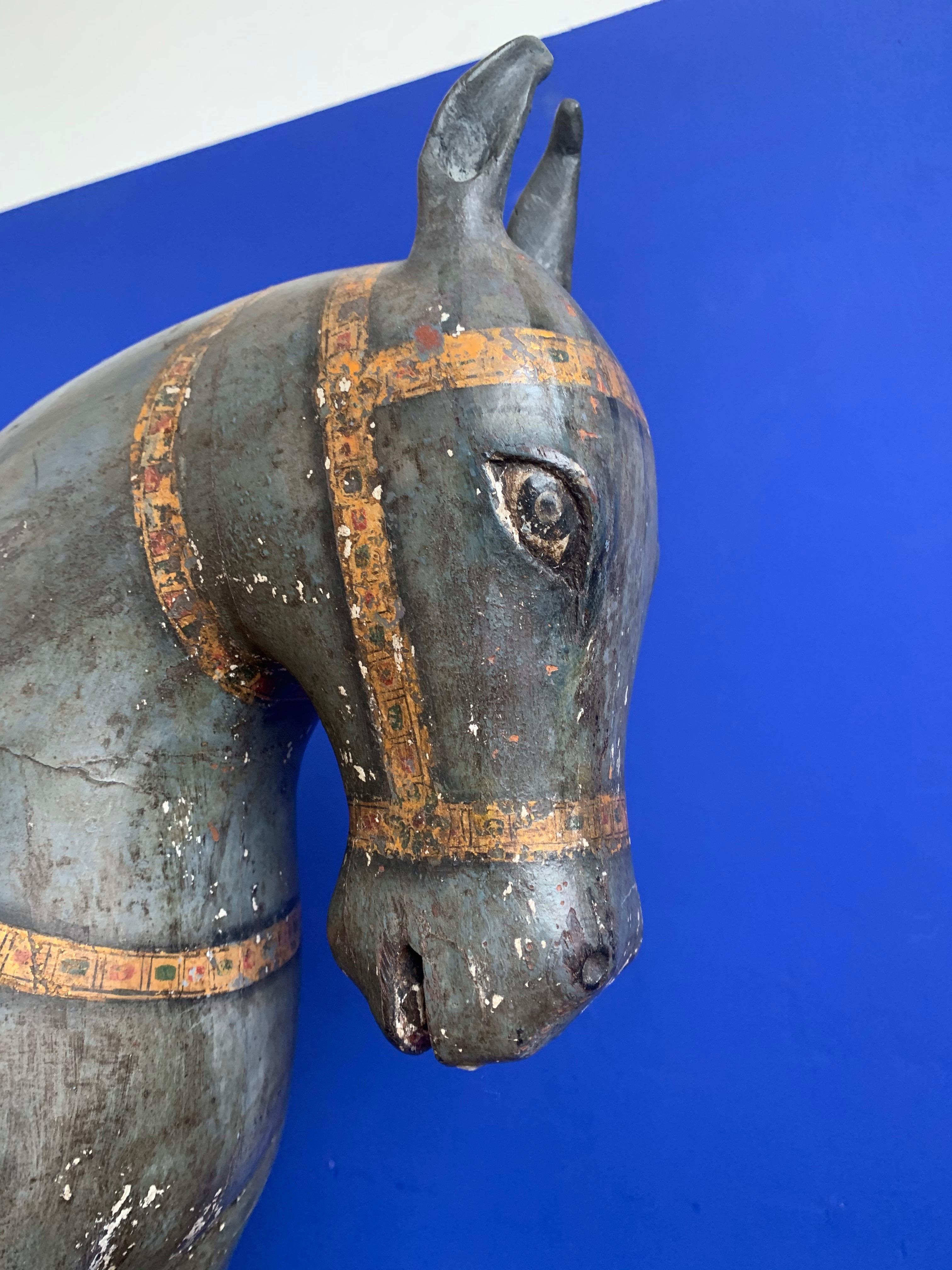 Antike:: seltene & Dekoratives Paar handgeschnitzter und handbemalter Pferdeskulpturen im Angebot 2