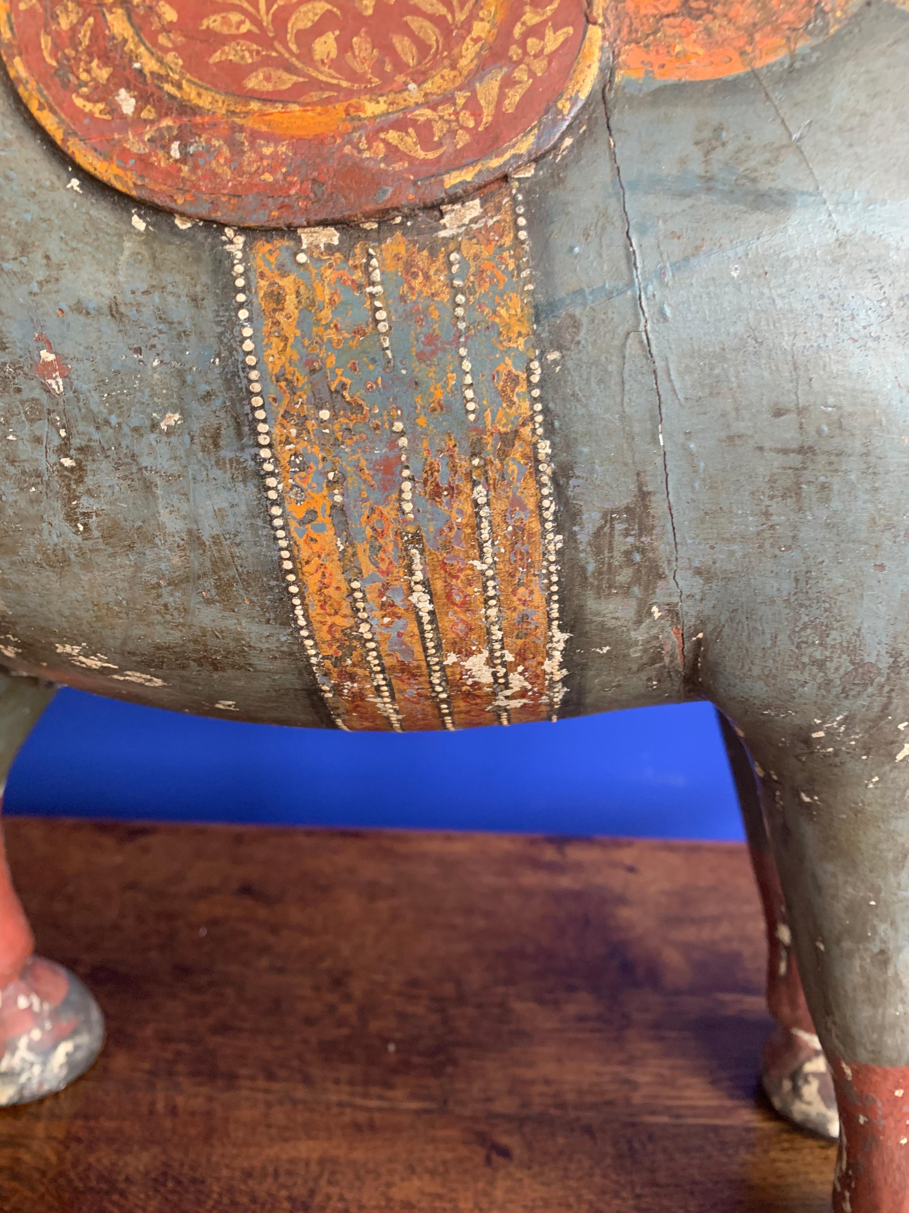 Antike:: seltene & Dekoratives Paar handgeschnitzter und handbemalter Pferdeskulpturen im Angebot 4