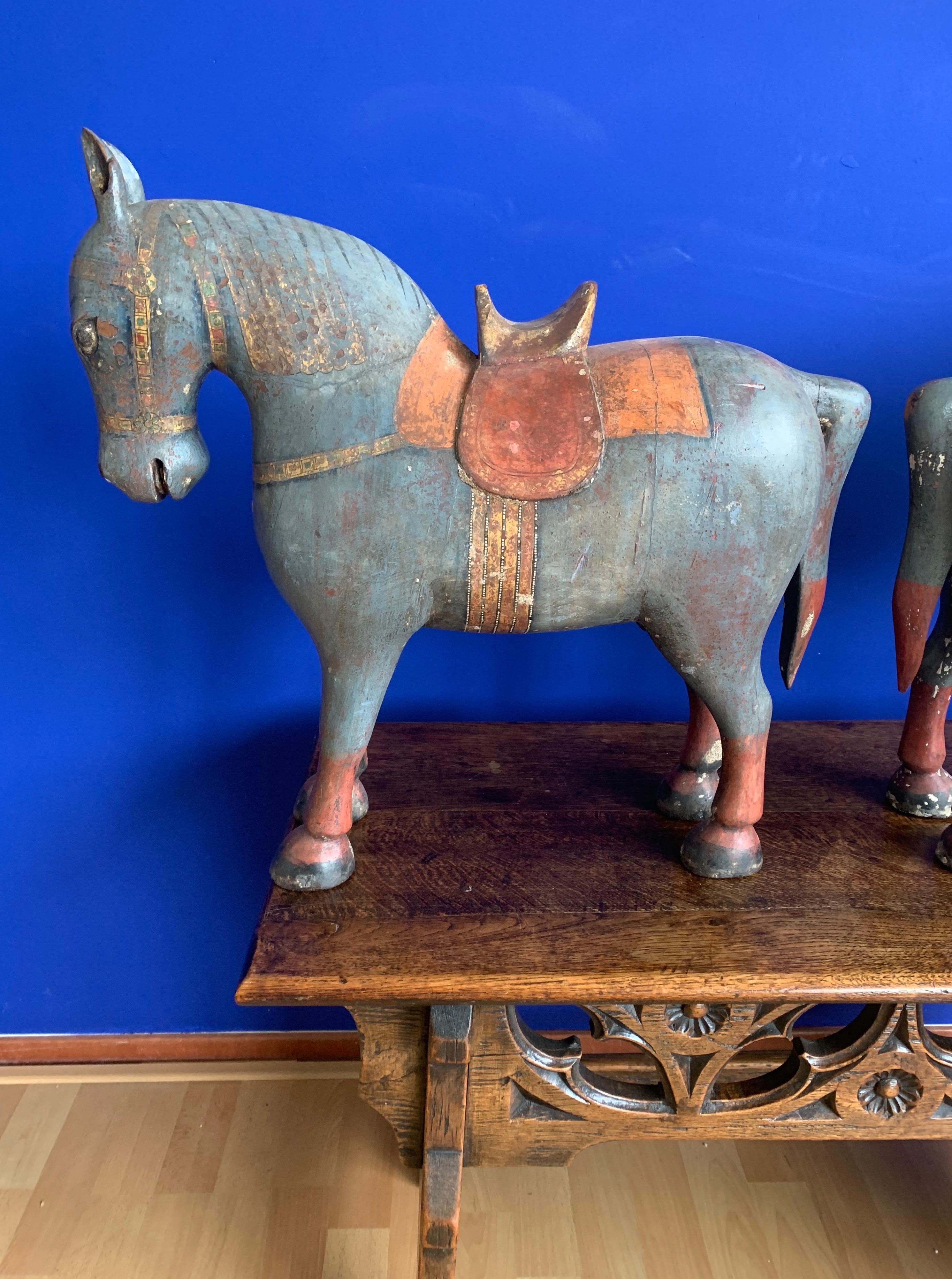 Antique:: rare & Paire de sculptures de chevaux sculptées et peintes à la main en vente 9