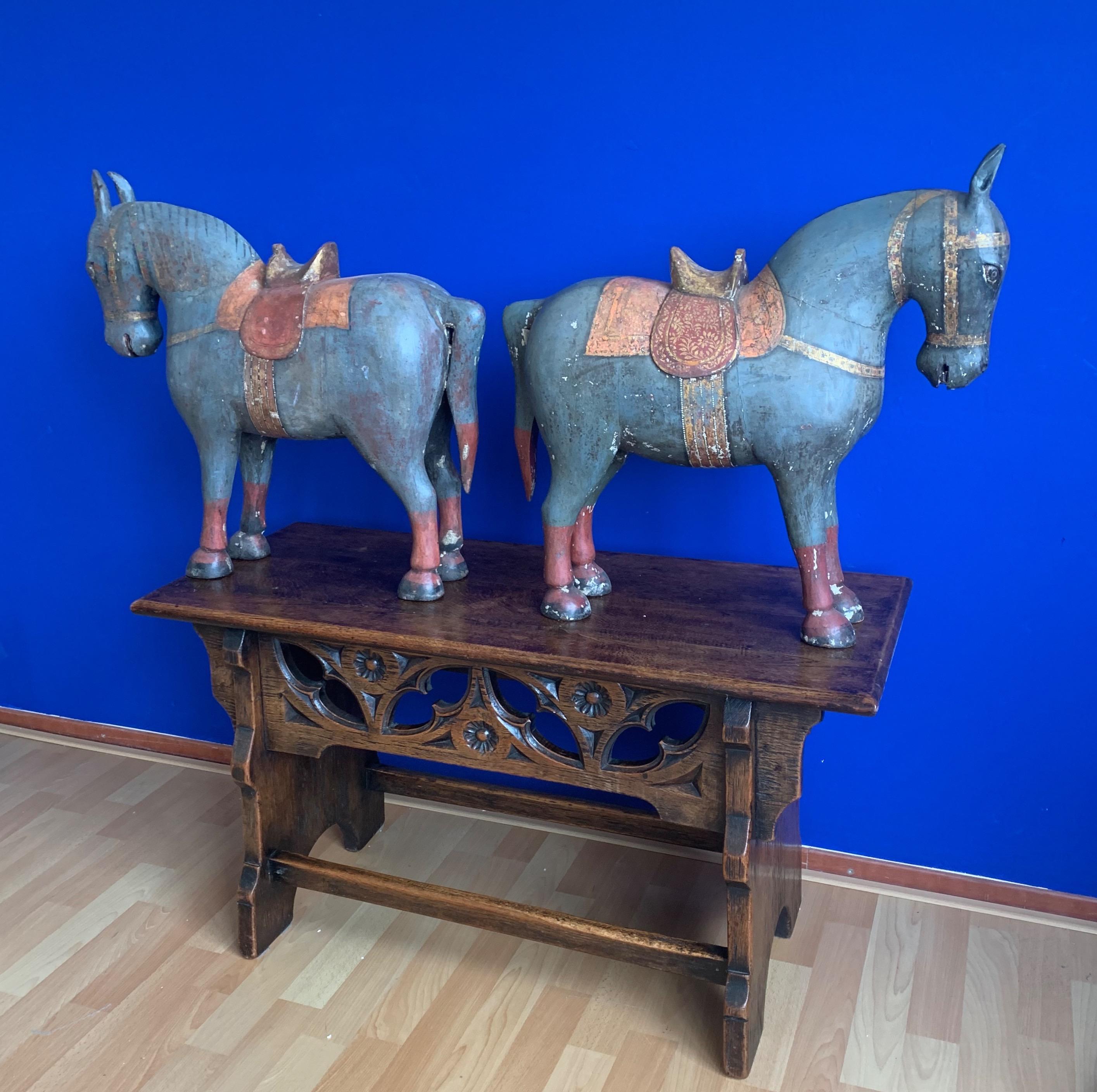 Antike:: seltene & Dekoratives Paar handgeschnitzter und handbemalter Pferdeskulpturen im Angebot 11