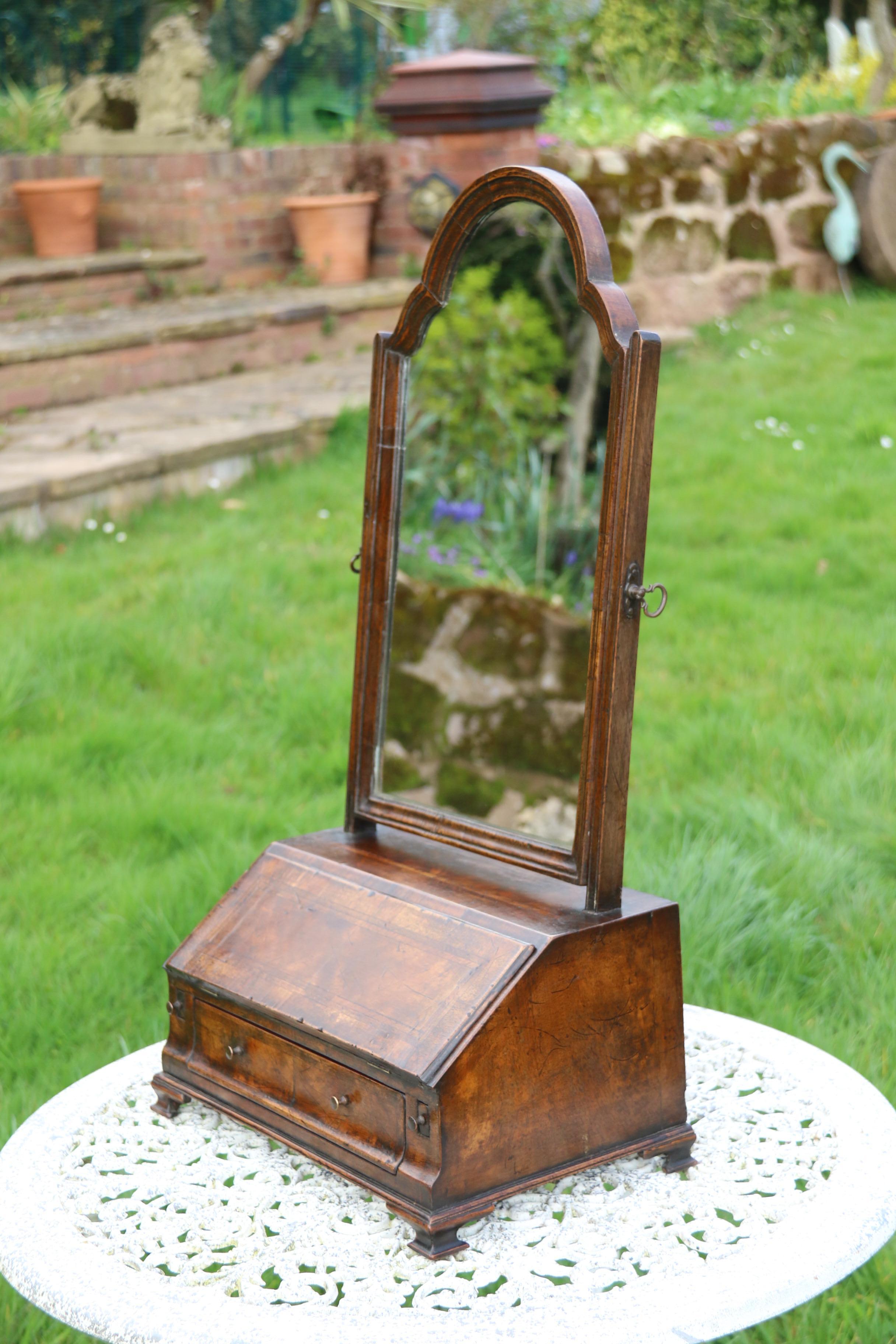 Antique rare early 18th century style figured walnut table mirror English C 1860 For Sale 5