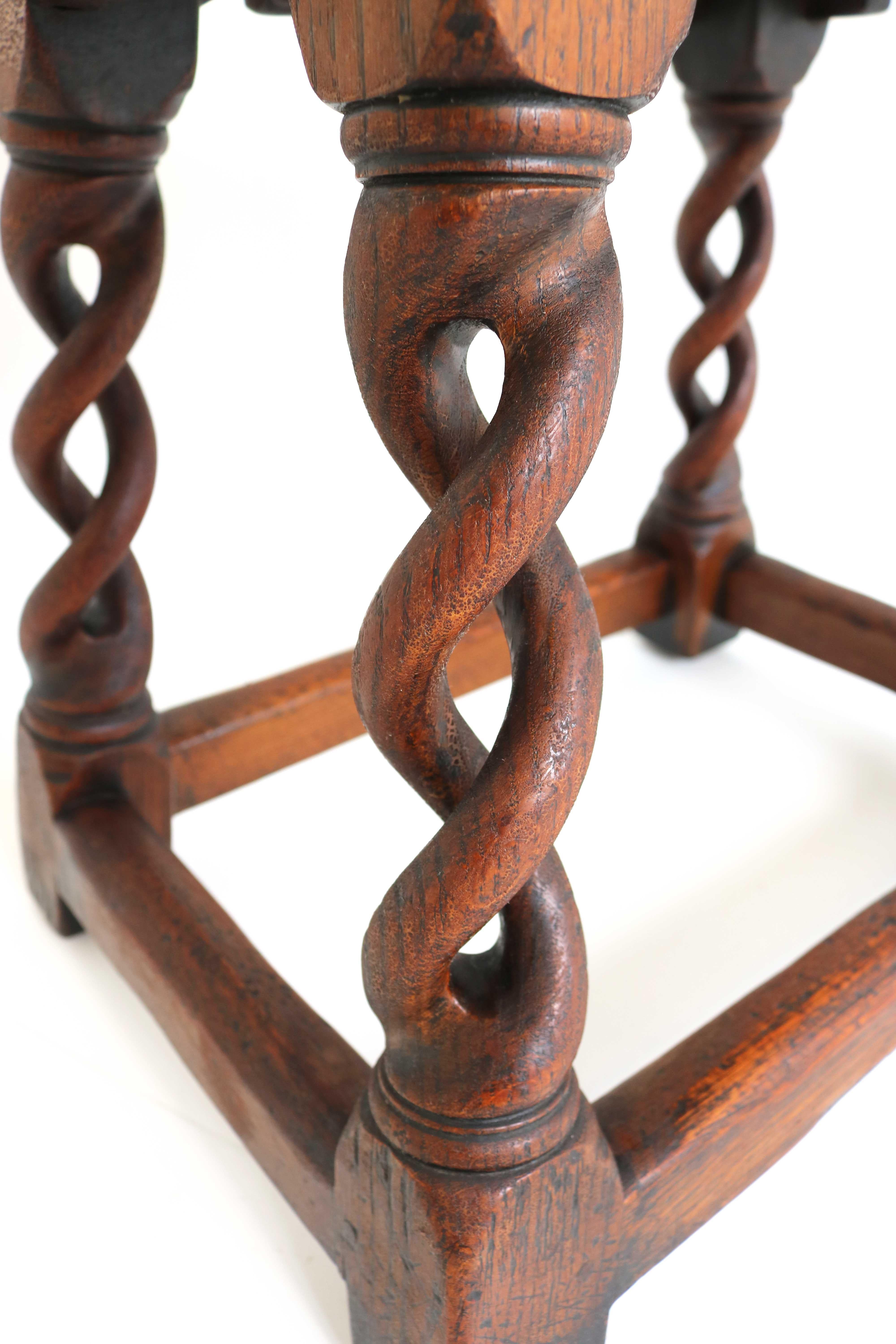 Antique Rare English Open Barley Twist Splaying Legs Oak Hand Carved Joint Stool In Good Condition In Ijzendijke, NL