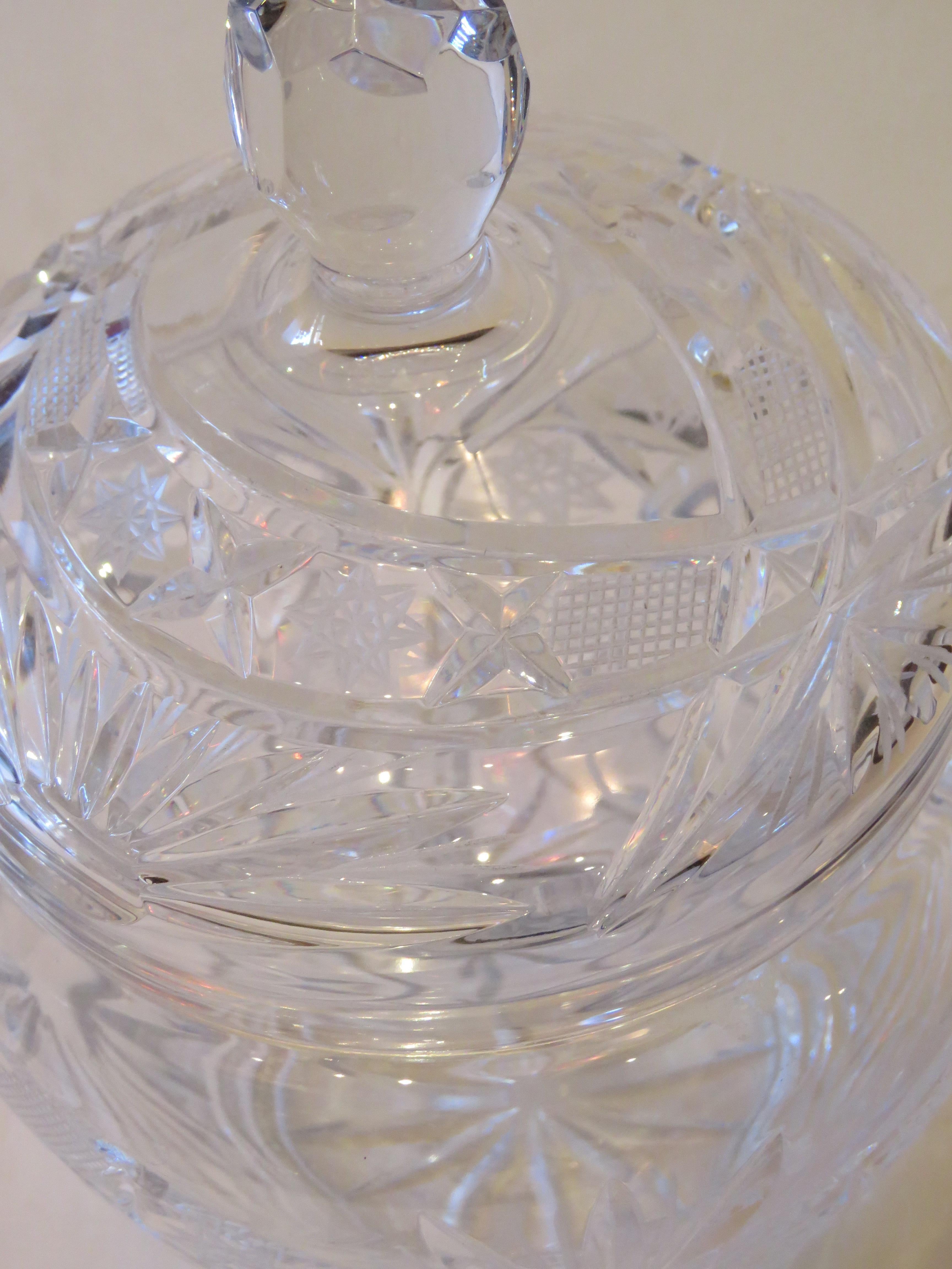 Antique Rare Estate Handcut Heavy Ethched Queen Lace Crystal Lid Jar Circa 1900 In Good Condition For Sale In New York, NY