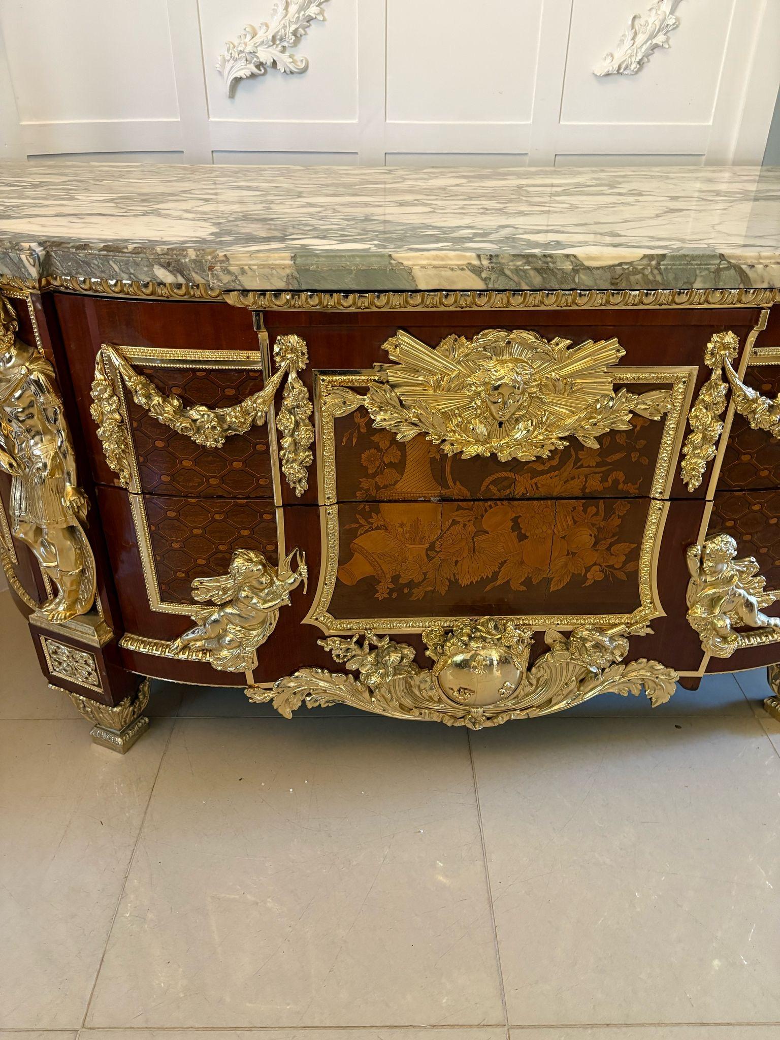 Antique Rare Fine Pair of French Marquetry and Gilt Bronze Mounted Commodes (Coppia di commodes francesi con intarsio e bronzo dorato) in vendita 5