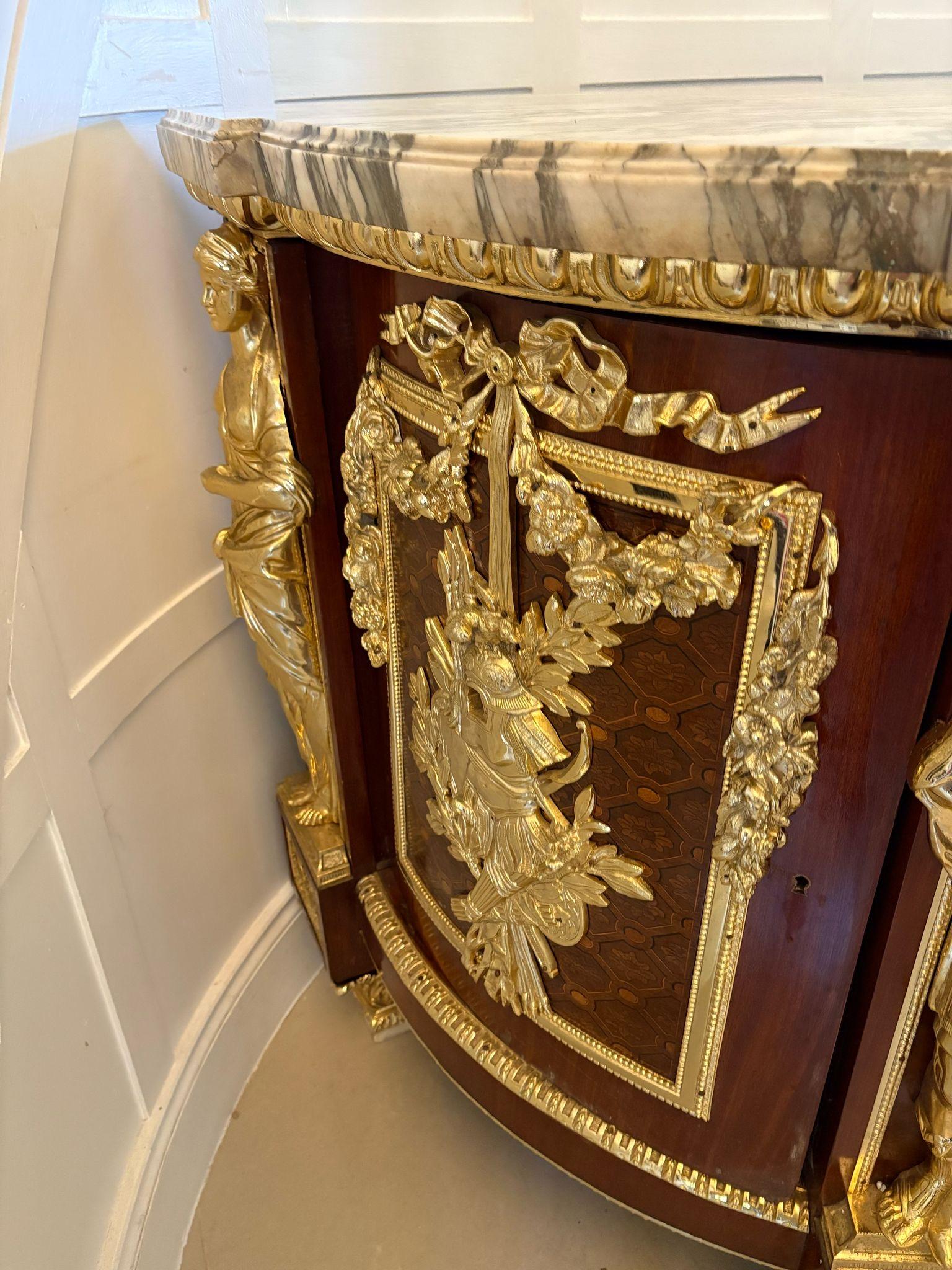 Antique Rare Fine Pair of French Marquetry and Gilt Bronze Mounted Commodes (Coppia di commodes francesi con intarsio e bronzo dorato) in vendita 6