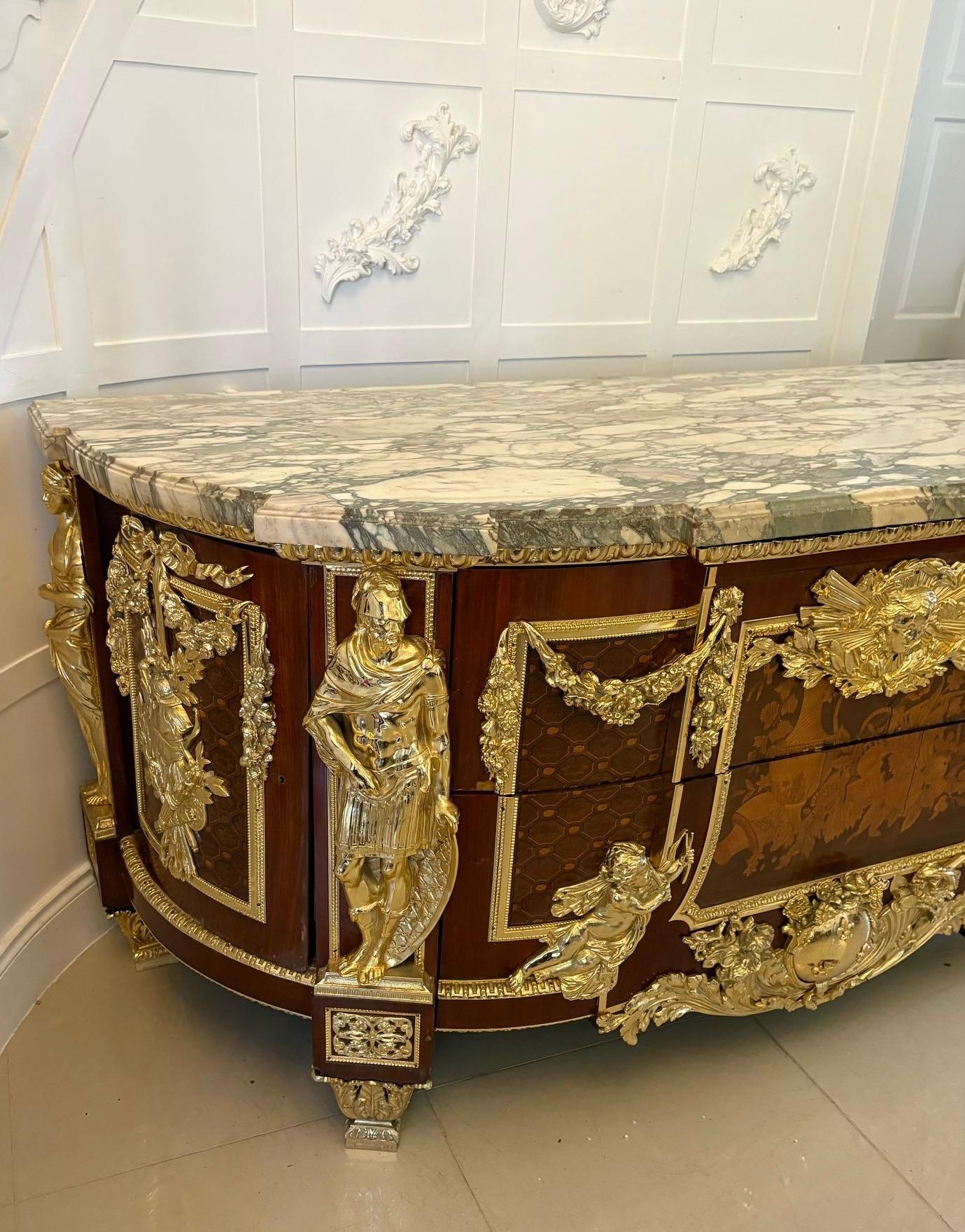 Antique Rare Fine Pair of French Marquetry and Gilt Bronze Mounted Commodes (Coppia di commodes francesi con intarsio e bronzo dorato) in vendita 7