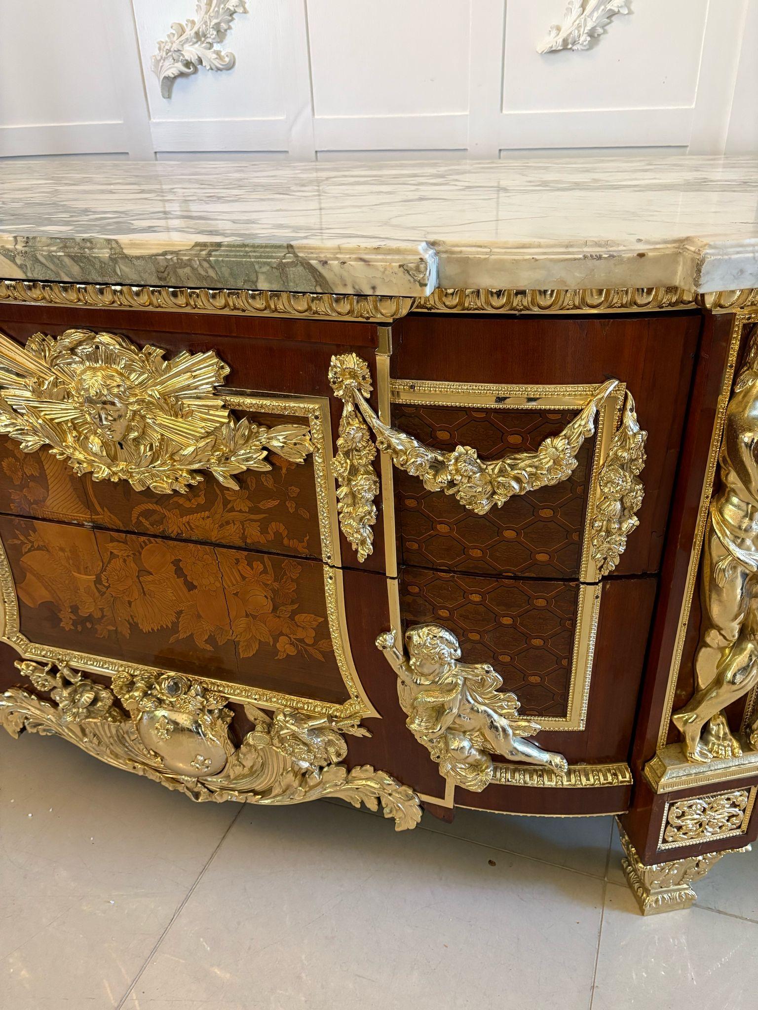 Antique Rare Fine Pair of French Marquetry and Gilt Bronze Mounted Commodes (Coppia di commodes francesi con intarsio e bronzo dorato) In condizioni buone in vendita a Suffolk, GB